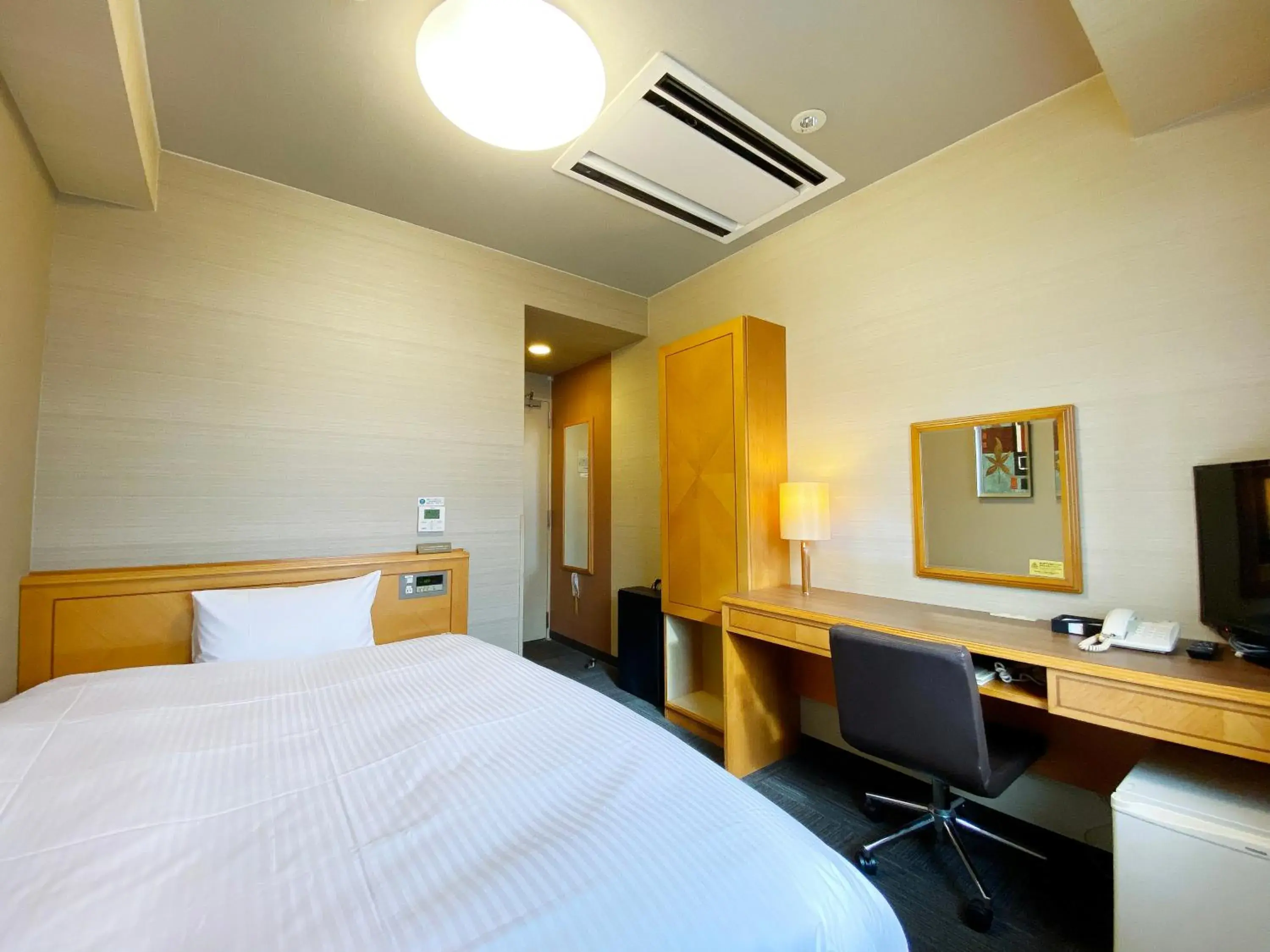 Photo of the whole room, Bed in Hotel Route-Inn Shin-Shirakawa Eki Higashi Photo of the whole room, Bed in Hotel Route-Inn Shin-Shirakawa Eki Higashi