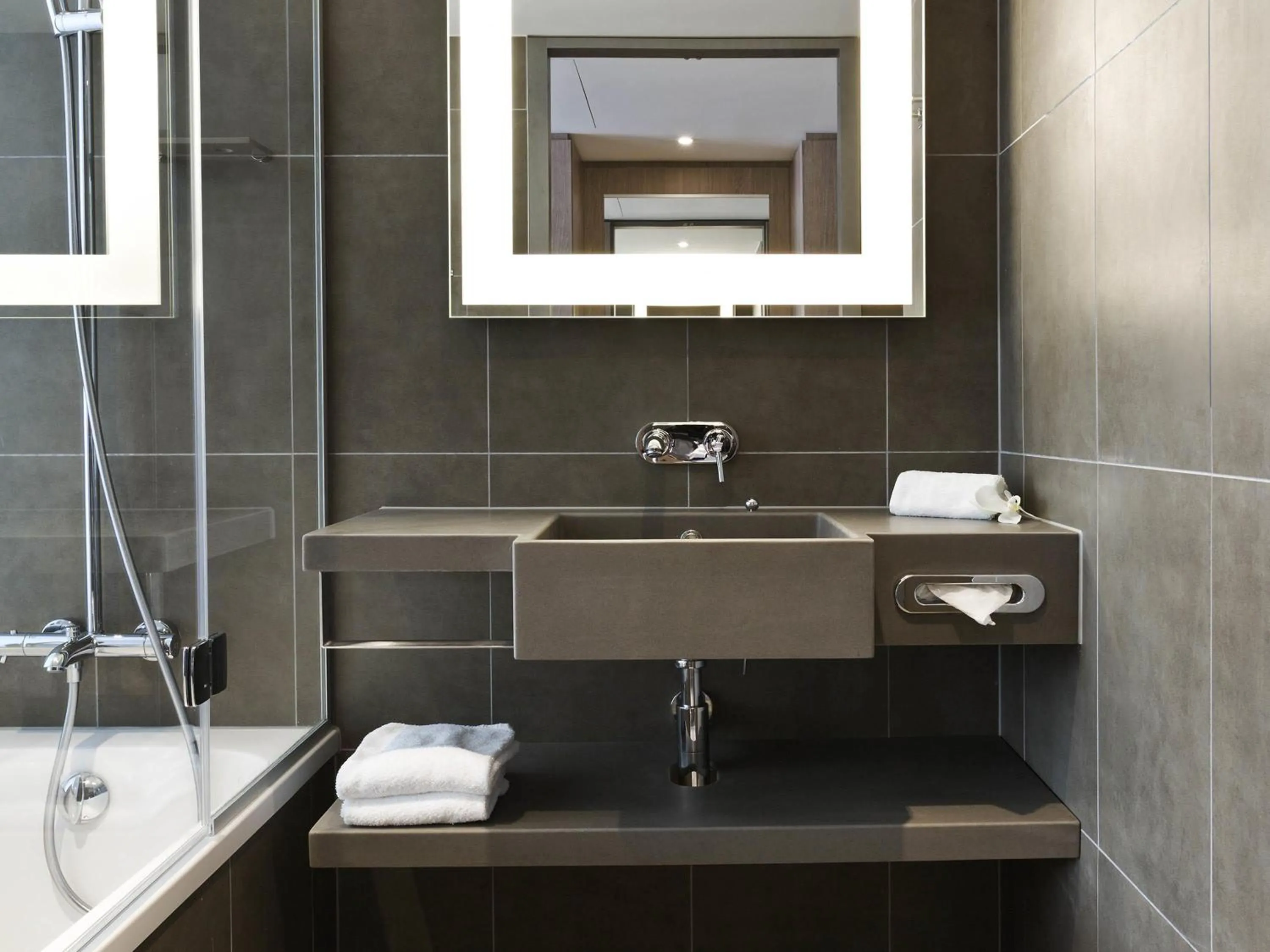 Bedroom in Novotel Lugano Paradiso