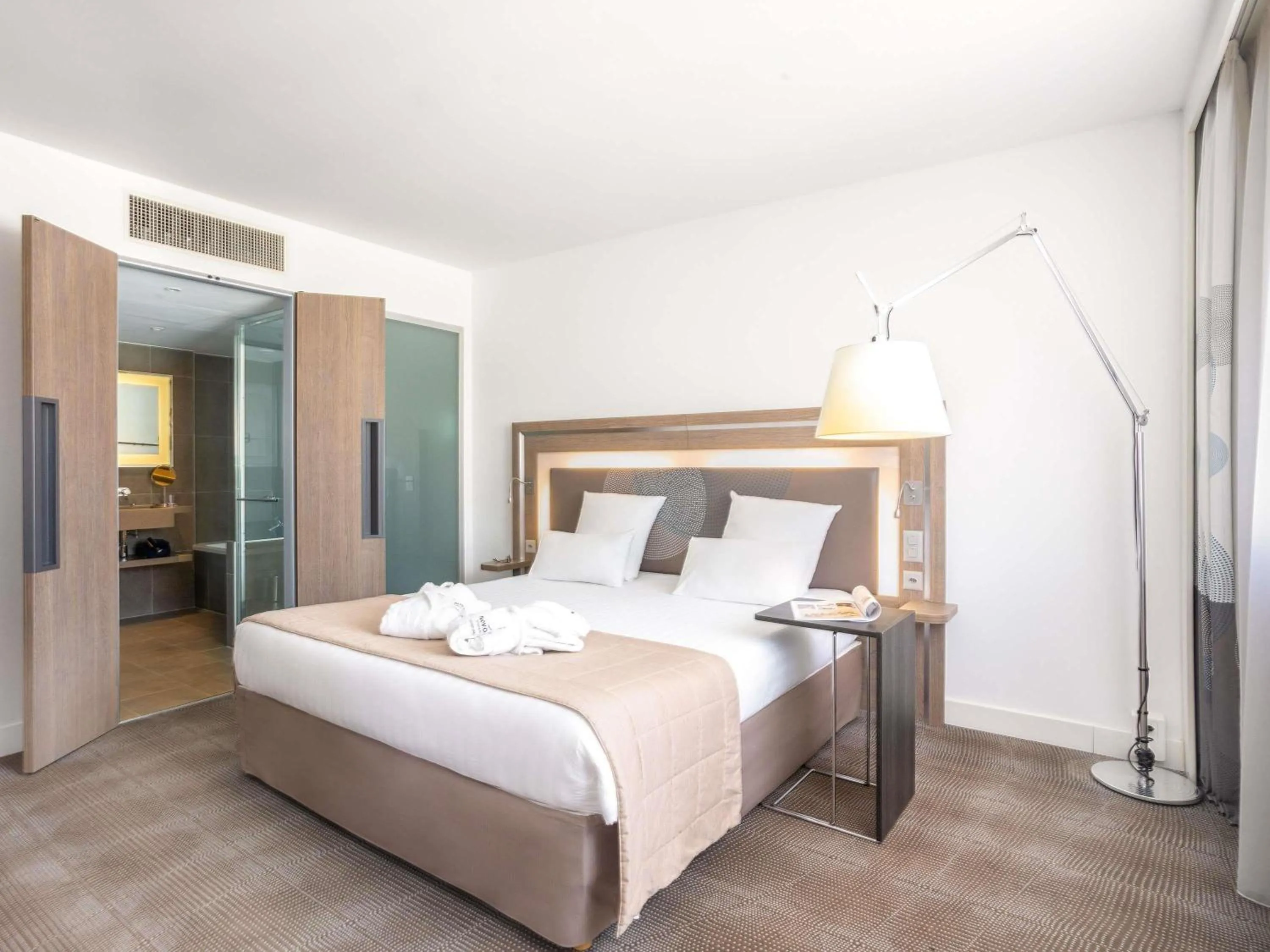 Bedroom, Bed in Novotel Lugano Paradiso