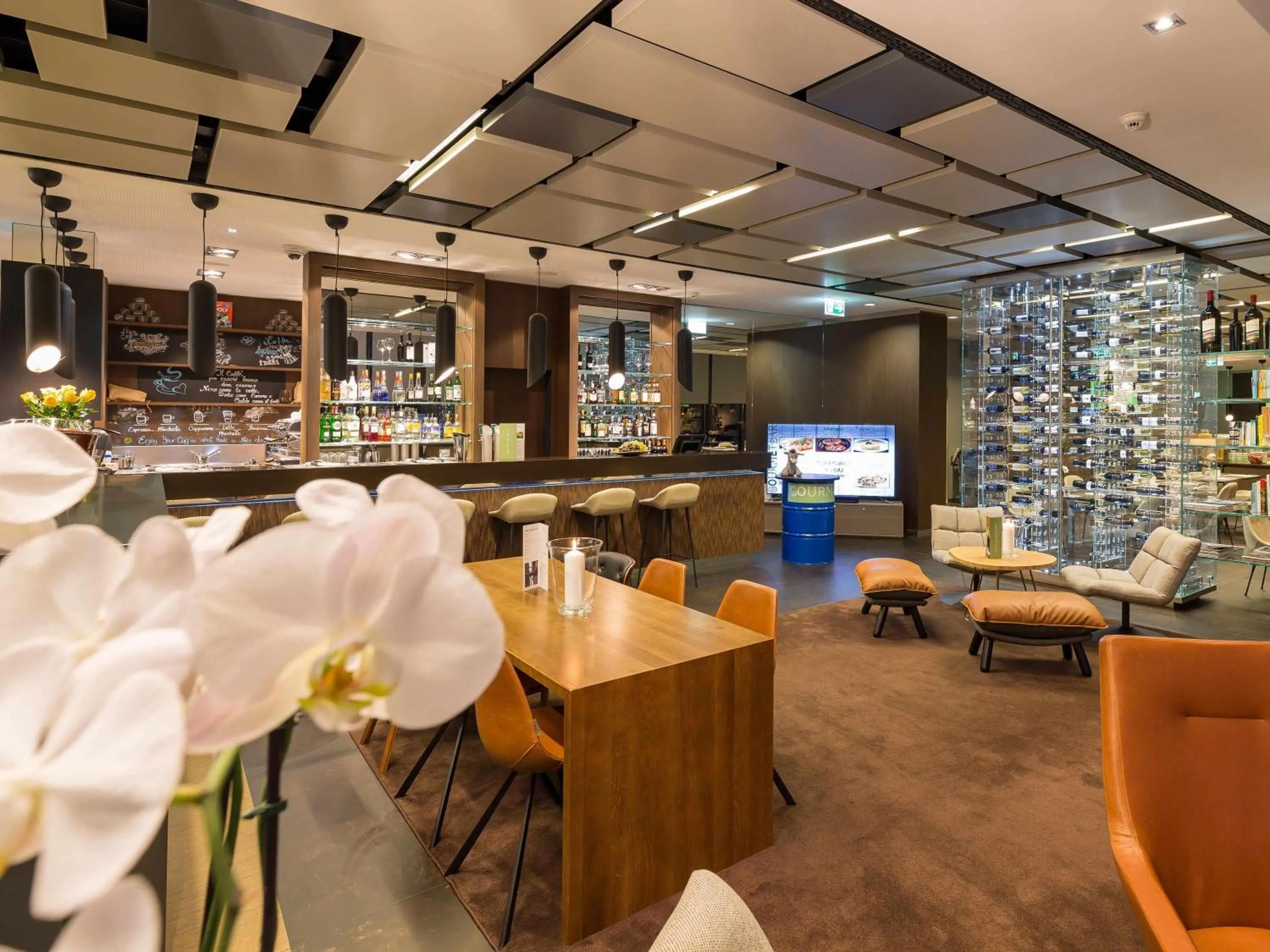 Lounge or bar in Novotel Lugano Paradiso
