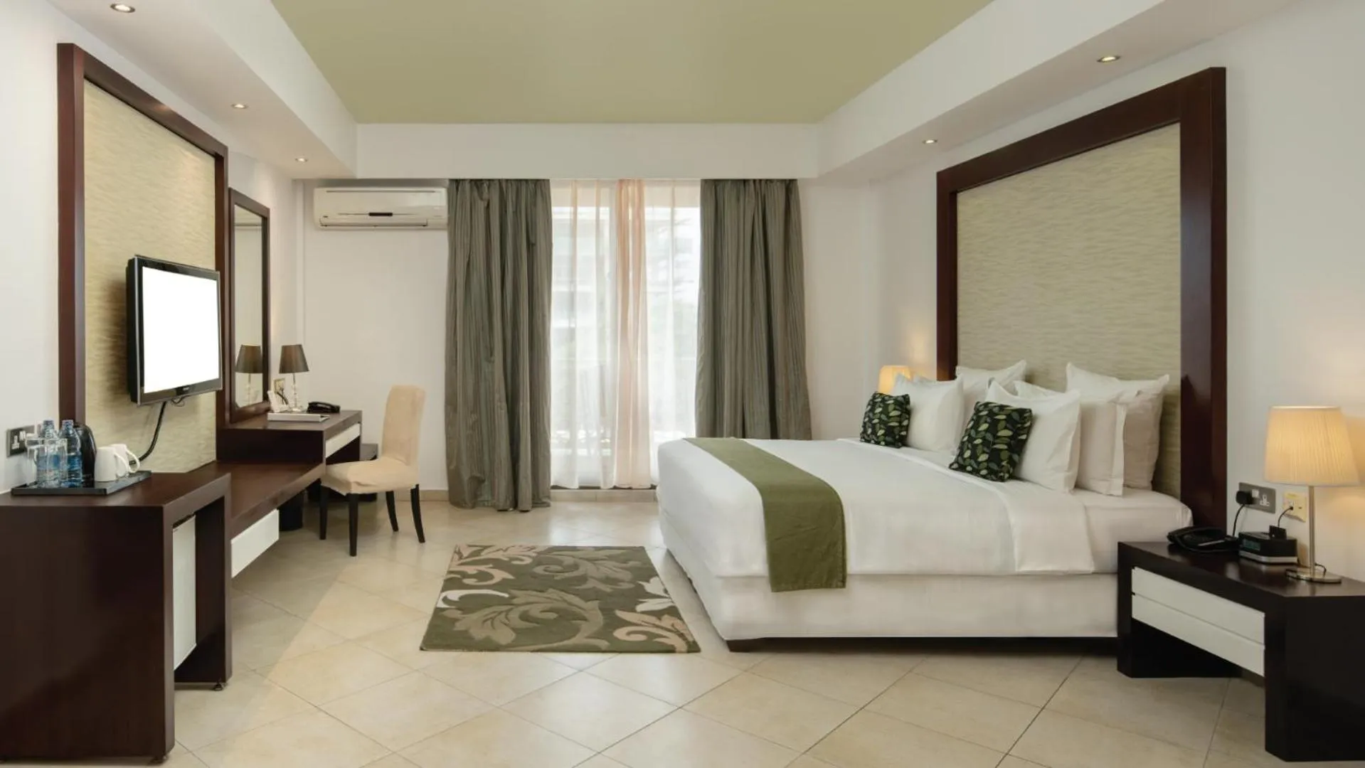 Bedroom in Peninsula Hotel Dar Es Salaam