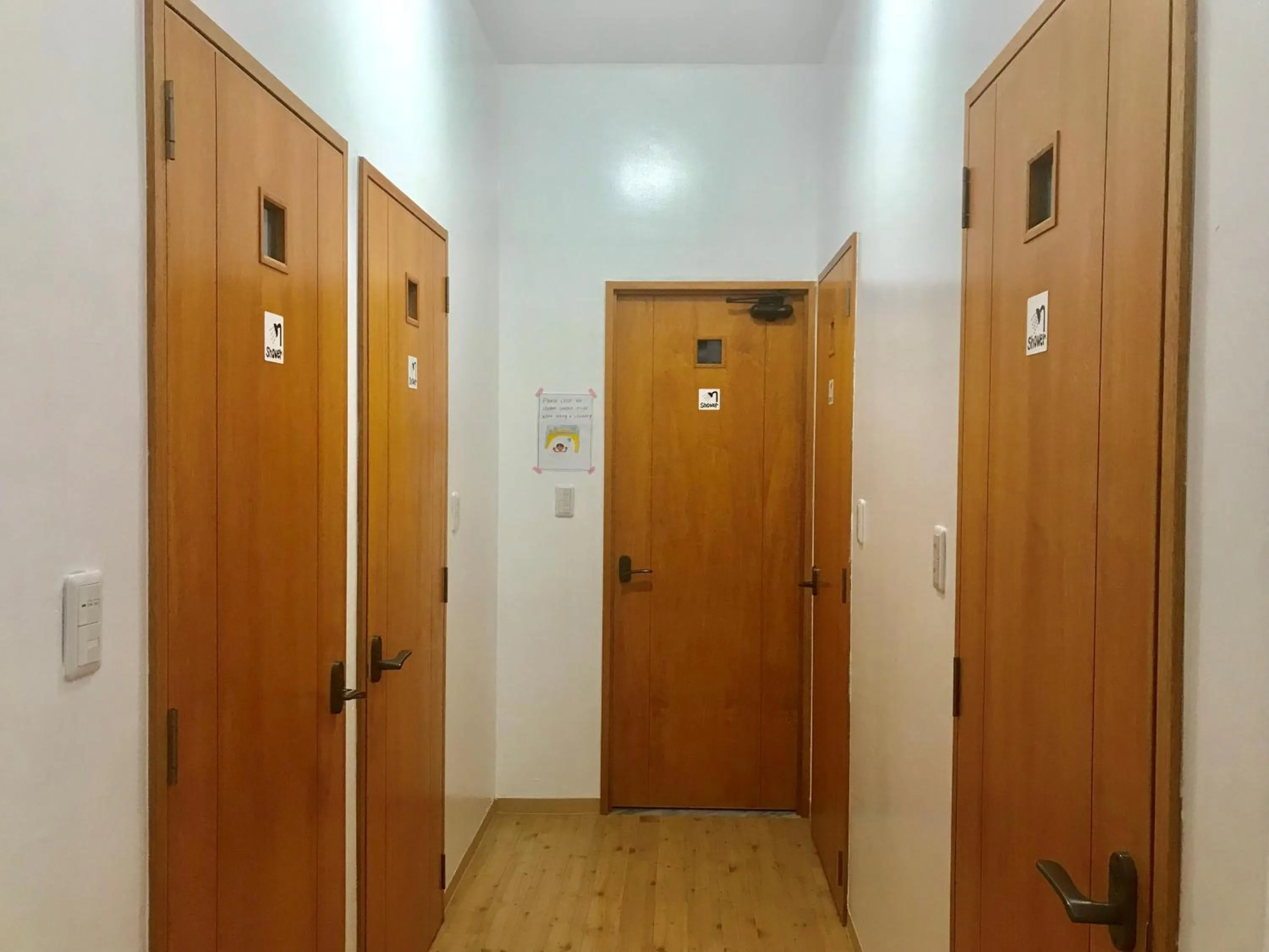 Shower in Hostel Mosura no Tamago