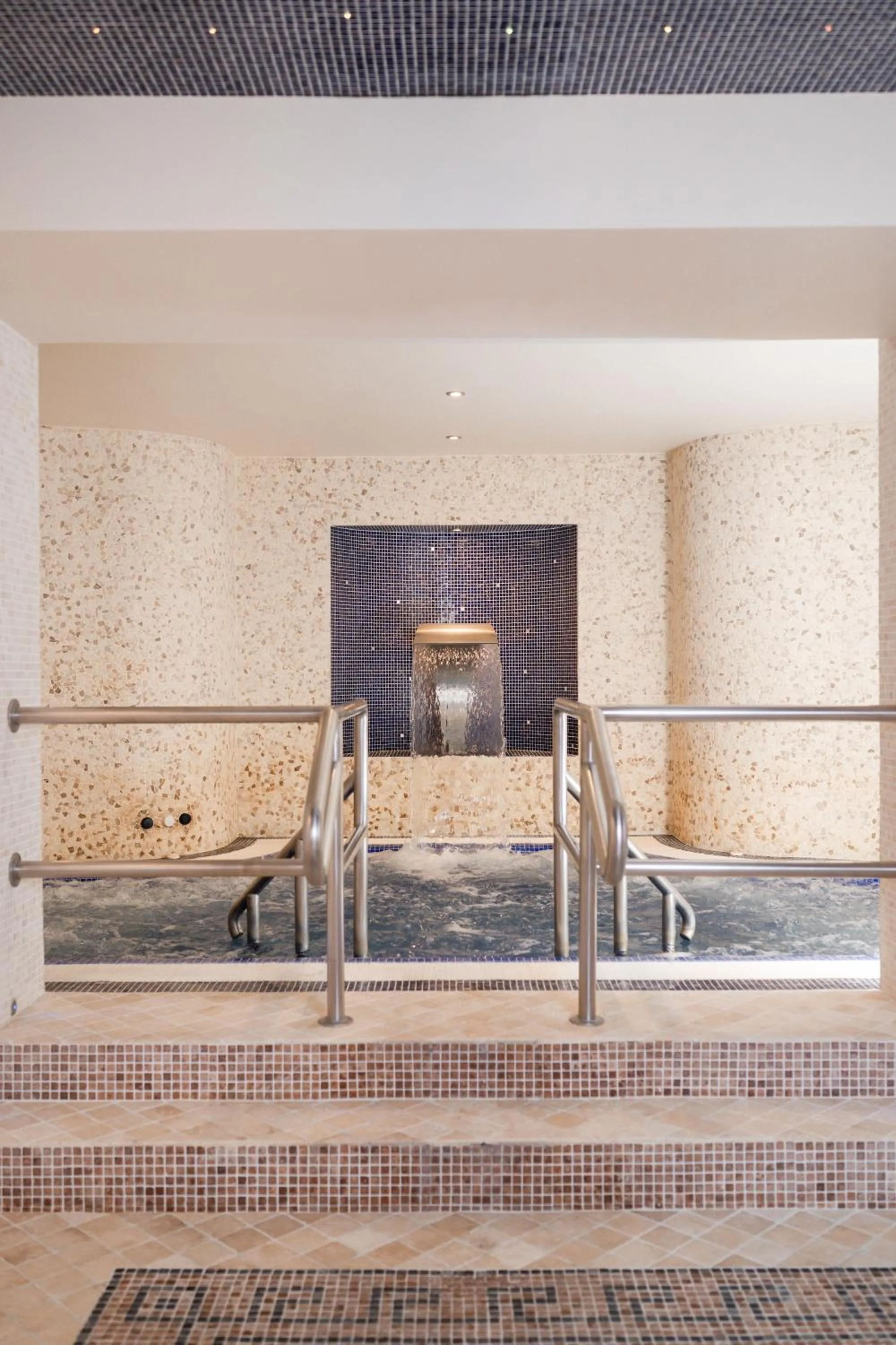 Hot Tub in The Villa Rose Hotel & V-Spa