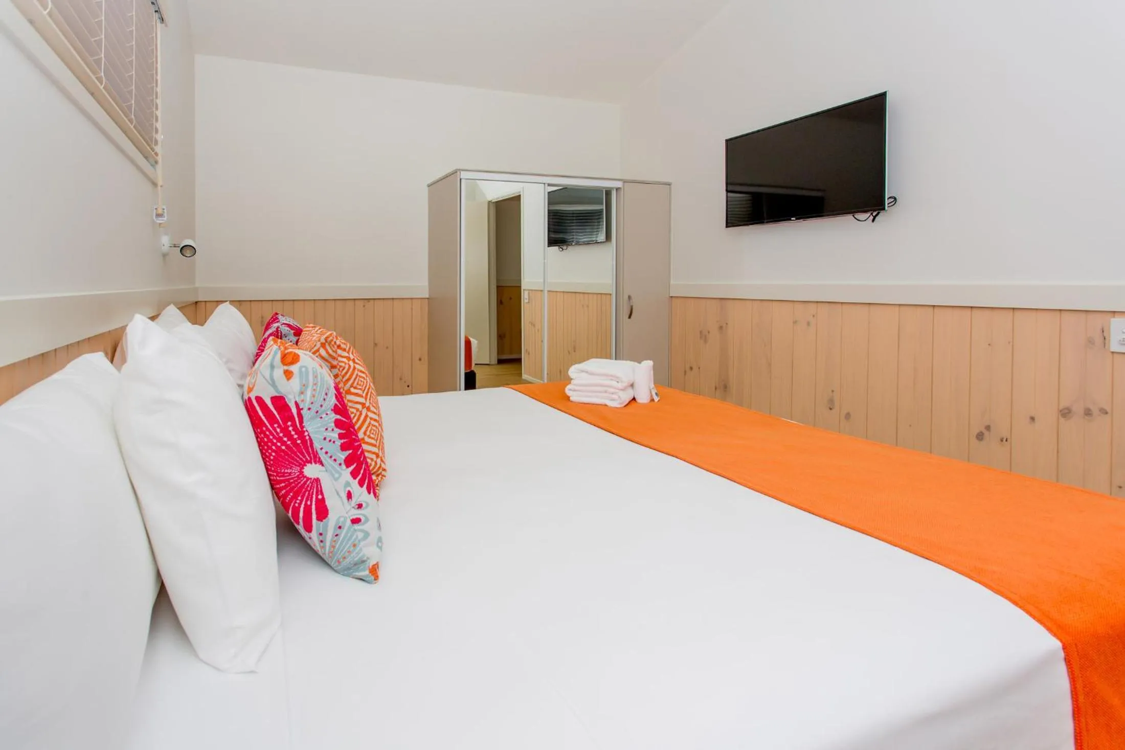 Bedroom, Bed in Woolgoolga Lakeside Holiday Park