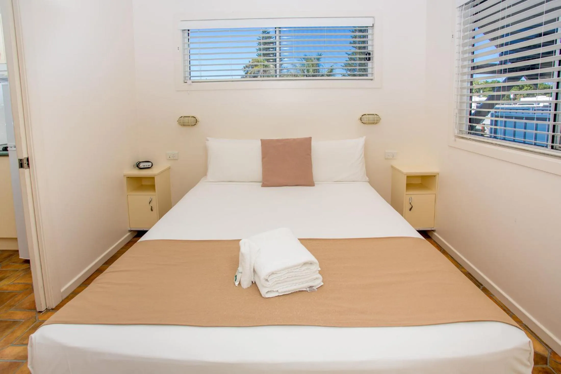 Bedroom, Bed in Woolgoolga Lakeside Holiday Park
