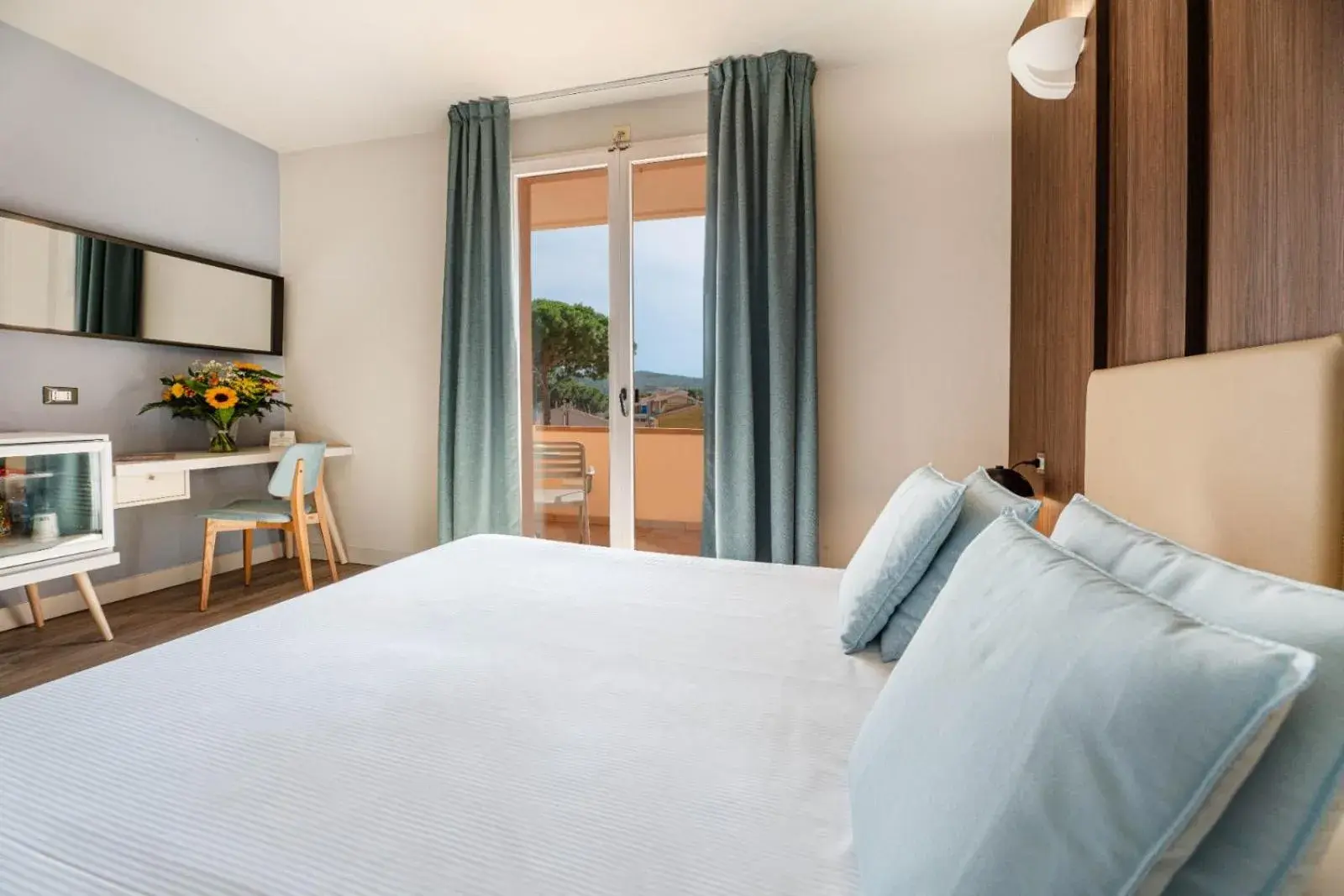 Comfort Double Room with Balcony in Hotel Riva del Sole Comfort Double Room with Balcony in Hotel Riva del Sole