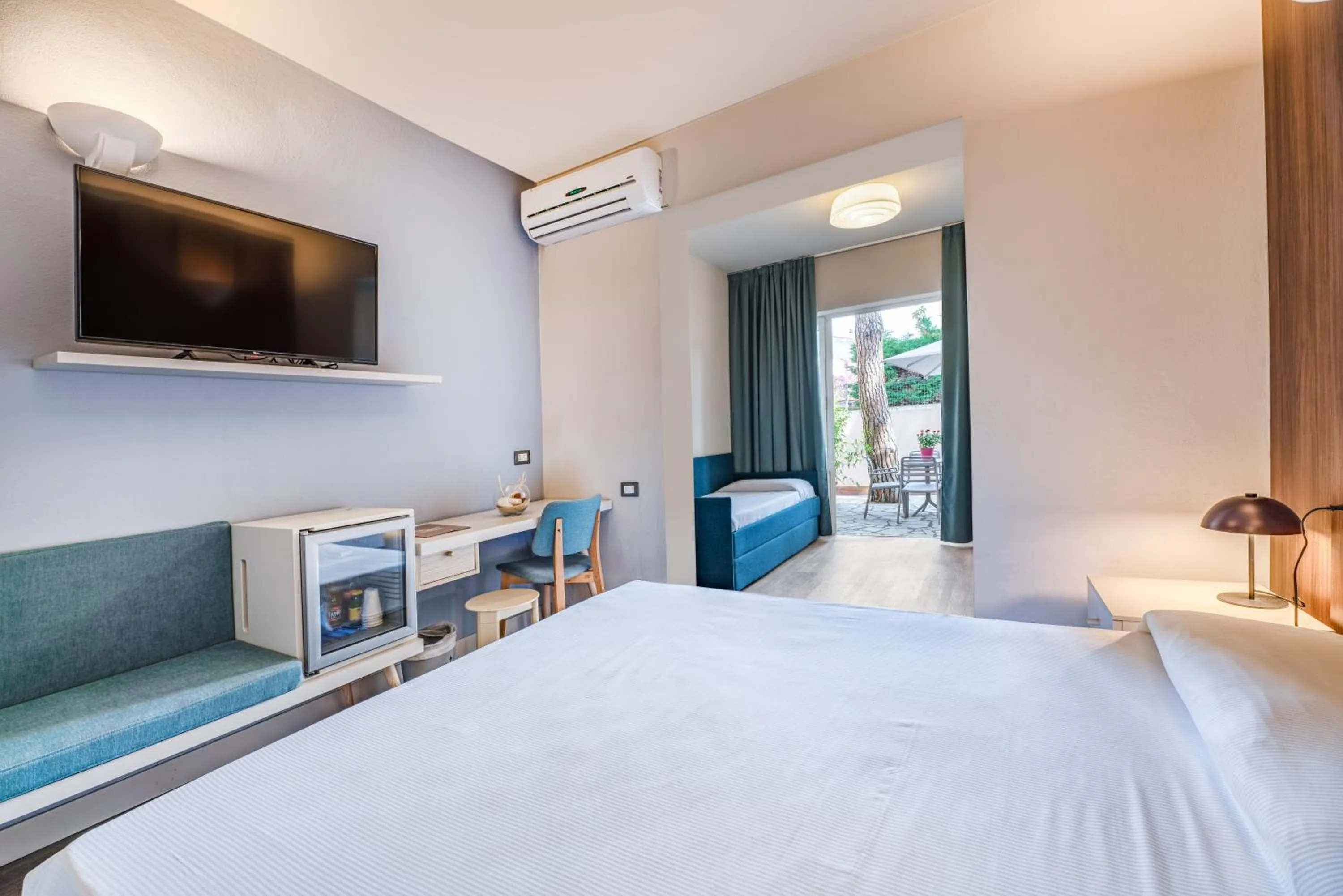 Photo of the whole room, Bed in Hotel Riva del Sole