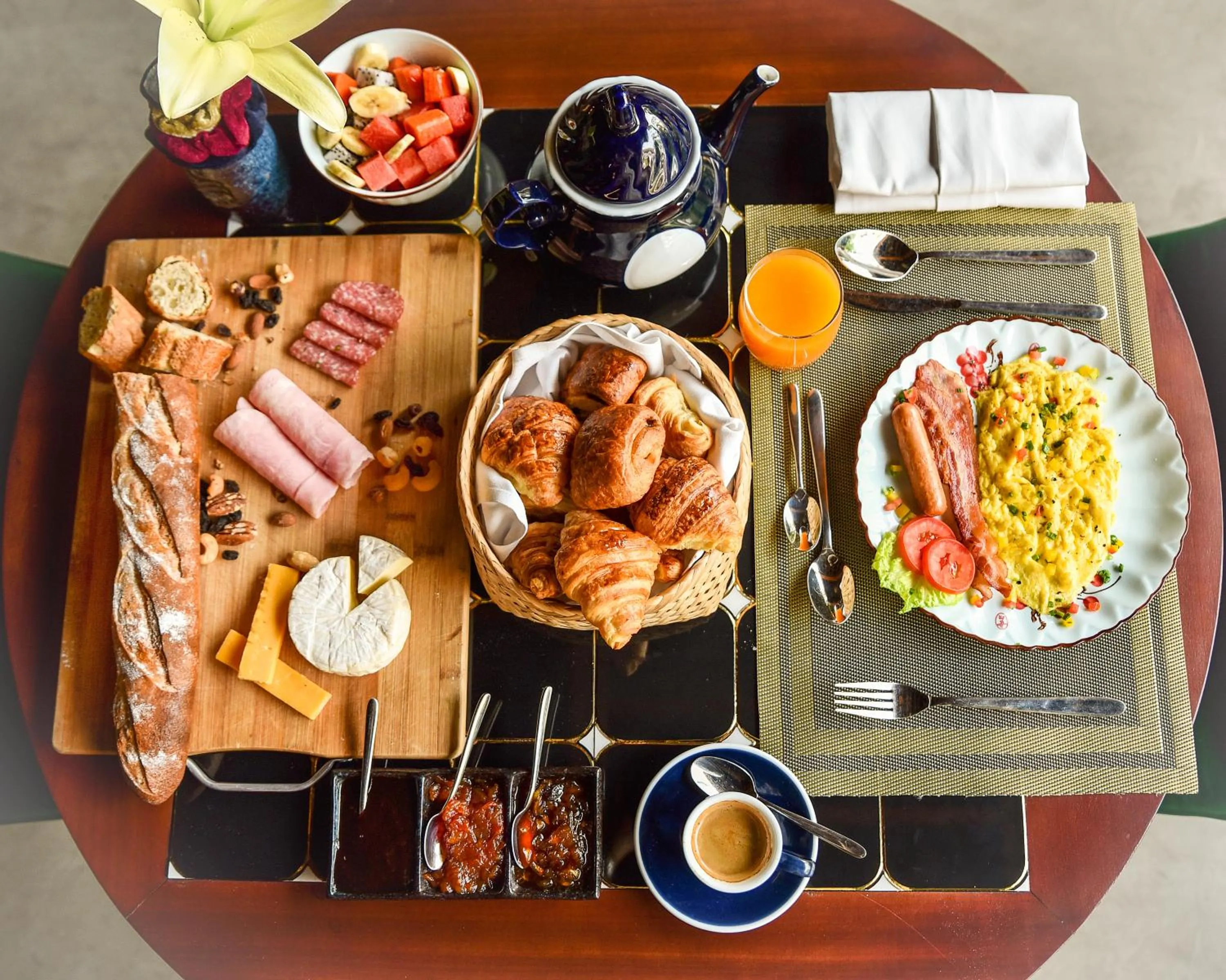 Food and drinks in Lao Poet Hotel