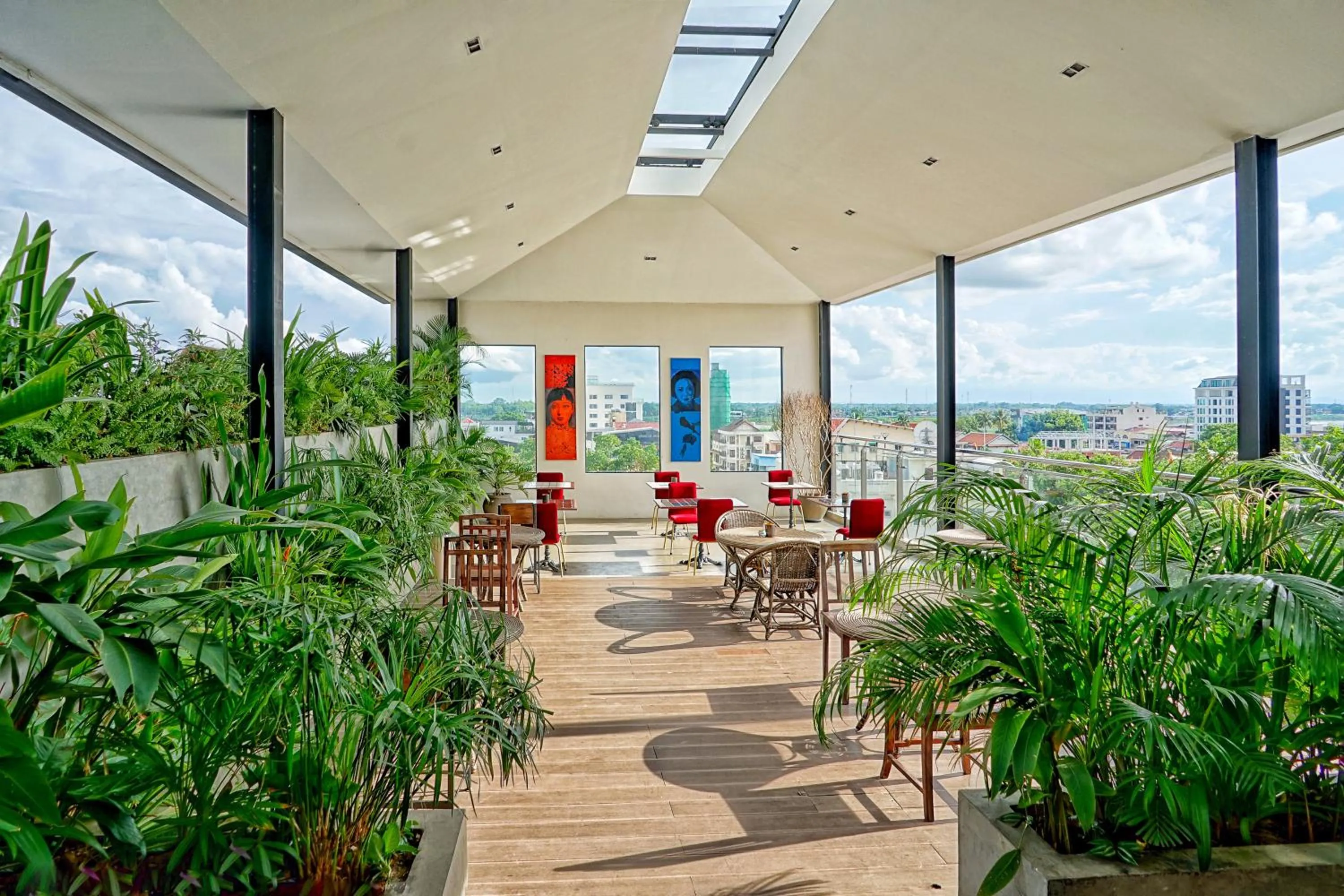 Restaurant/places to eat in Lao Poet Hotel