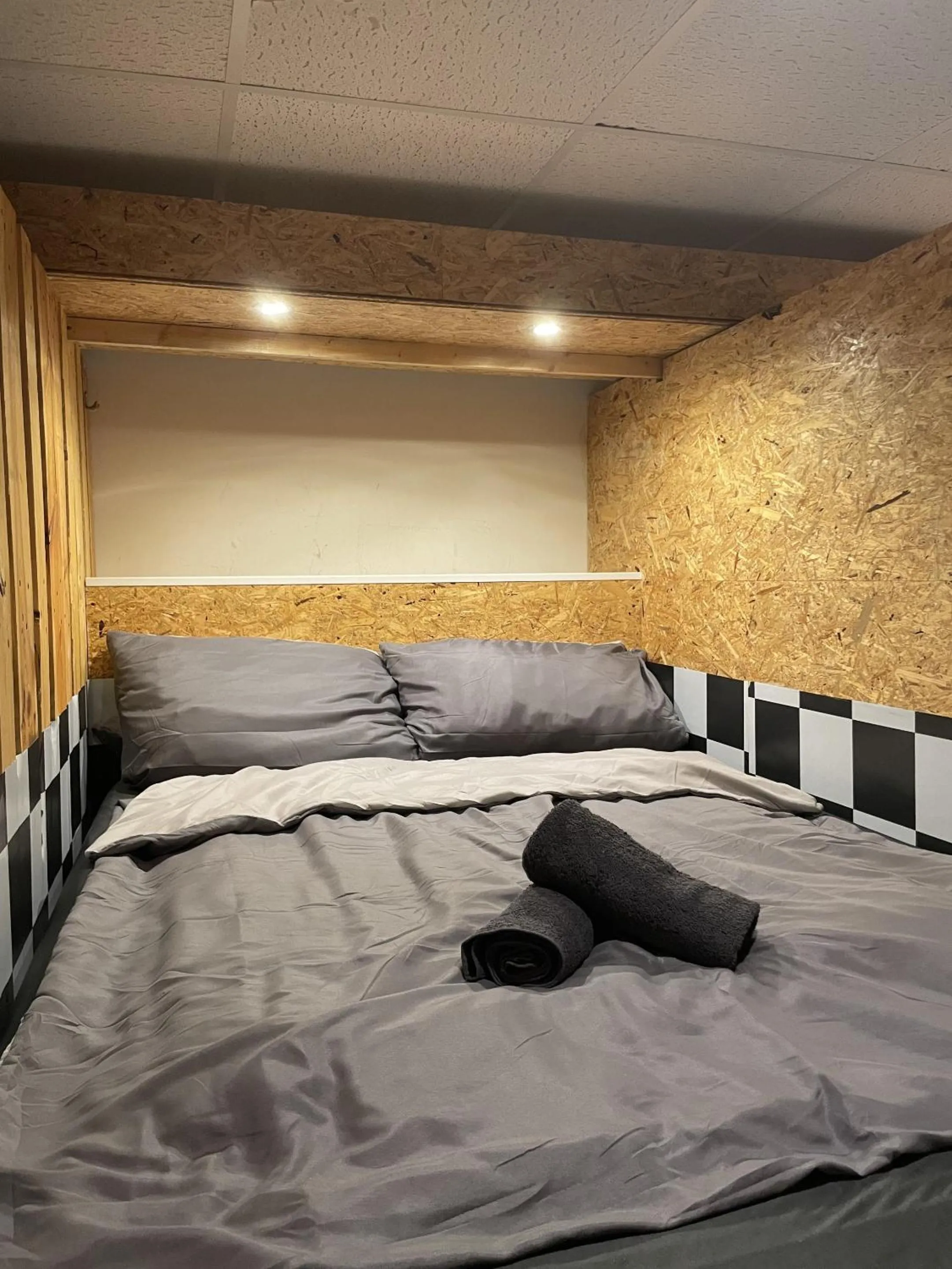 Bedroom, Bed in Urban Capsule