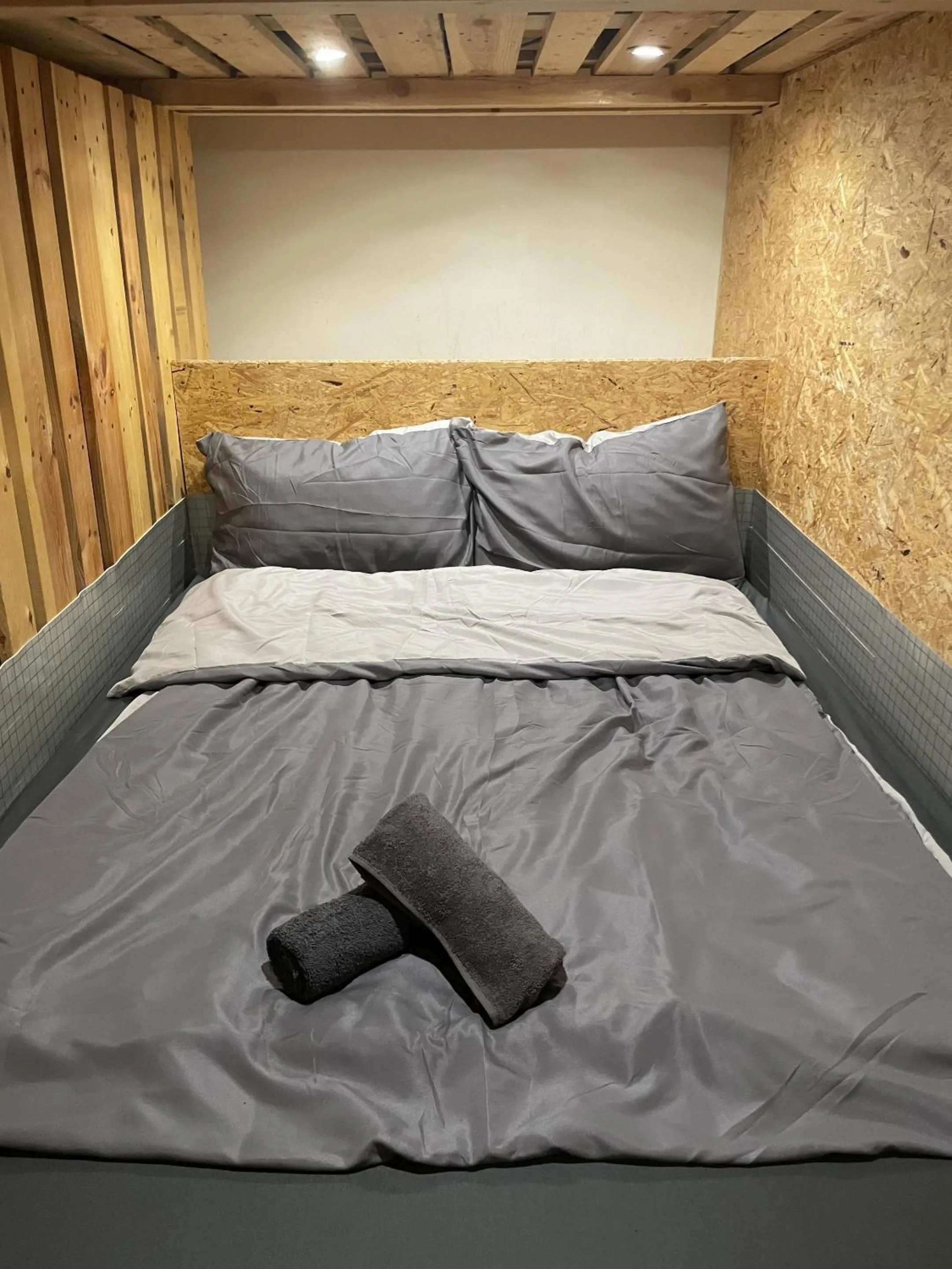 Bedroom, Bed in Urban Capsule