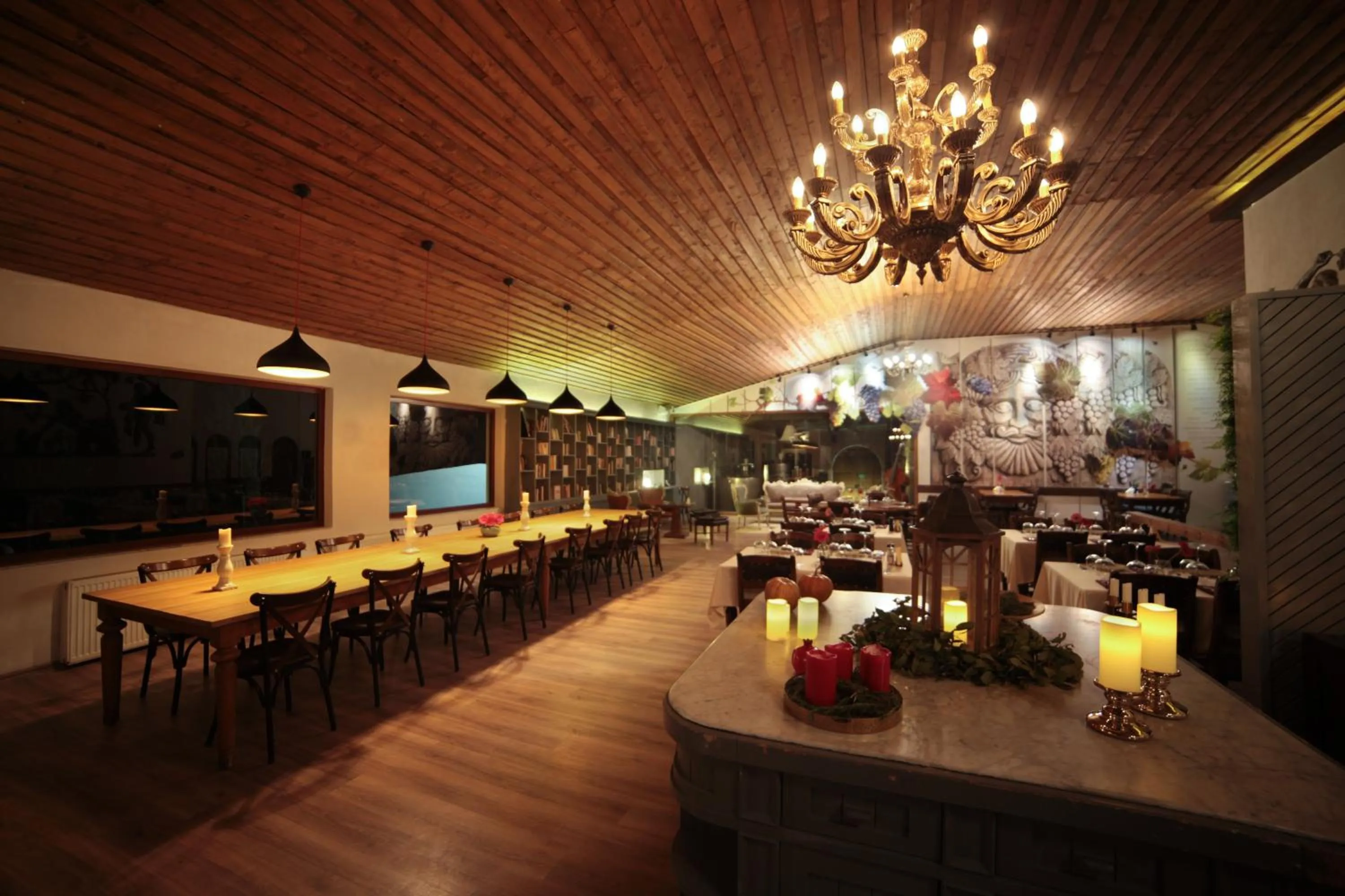 Restaurant/places to eat in VINIFERA VINEYARDS HOTEL