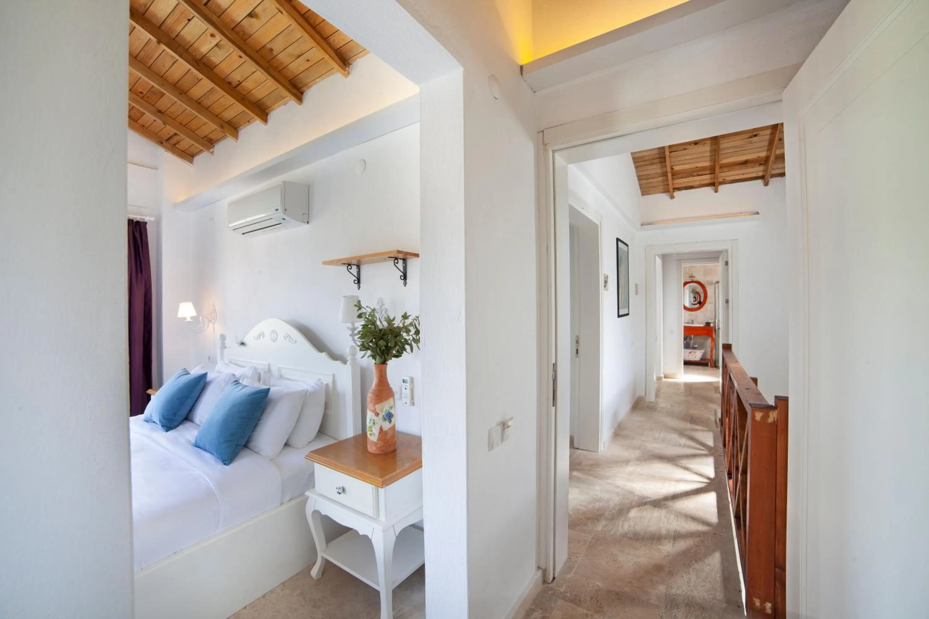 Bed in VINIFERA VINEYARDS HOTEL