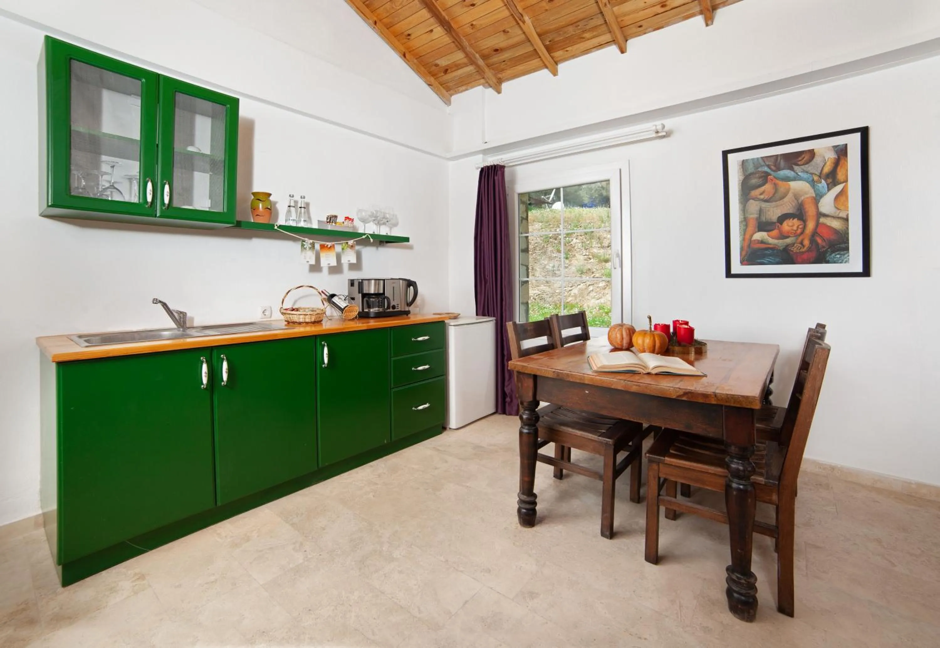 Coffee/tea facilities in VINIFERA VINEYARDS HOTEL