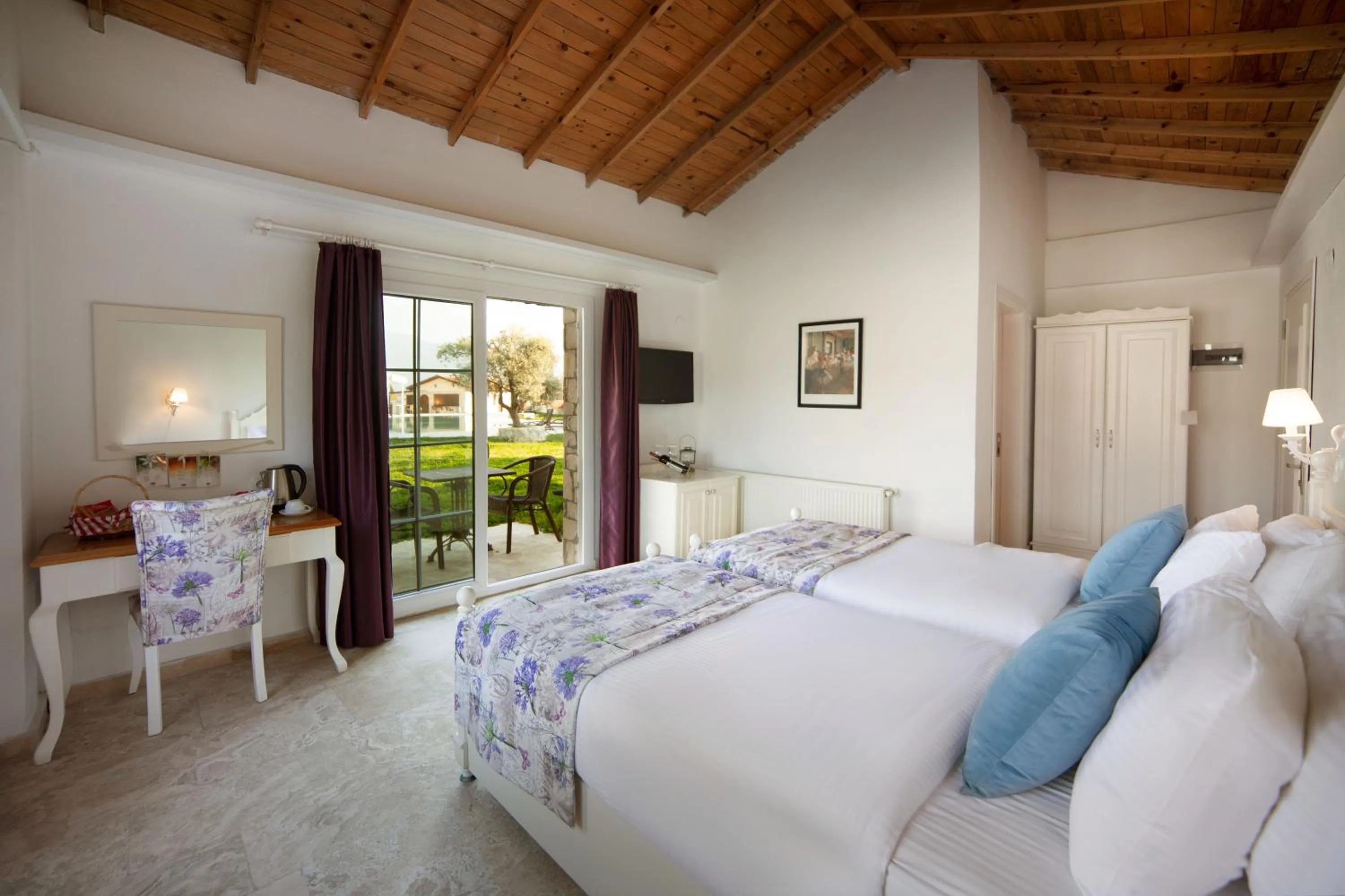 Bed in VINIFERA VINEYARDS HOTEL