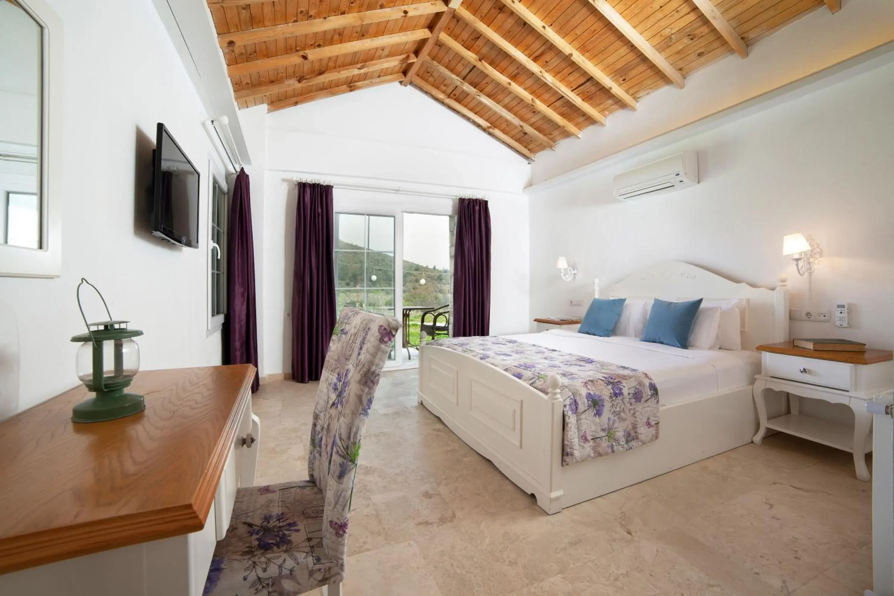 Garden view, Bed in VINIFERA VINEYARDS HOTEL Garden view, Bed in VINIFERA VINEYARDS HOTEL