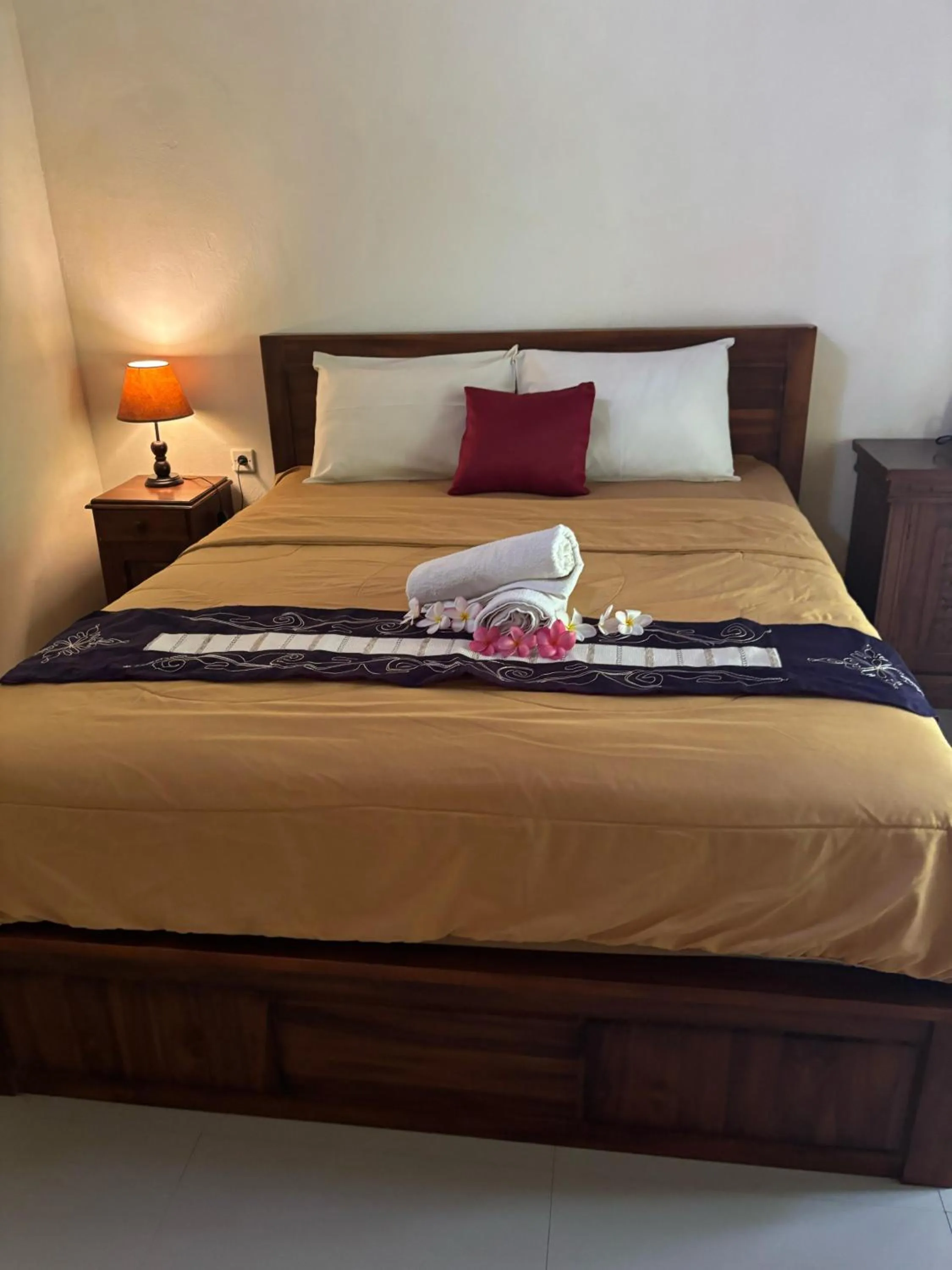 Bedroom, Bed in Kubu Artha Bungalow Nusa Penida