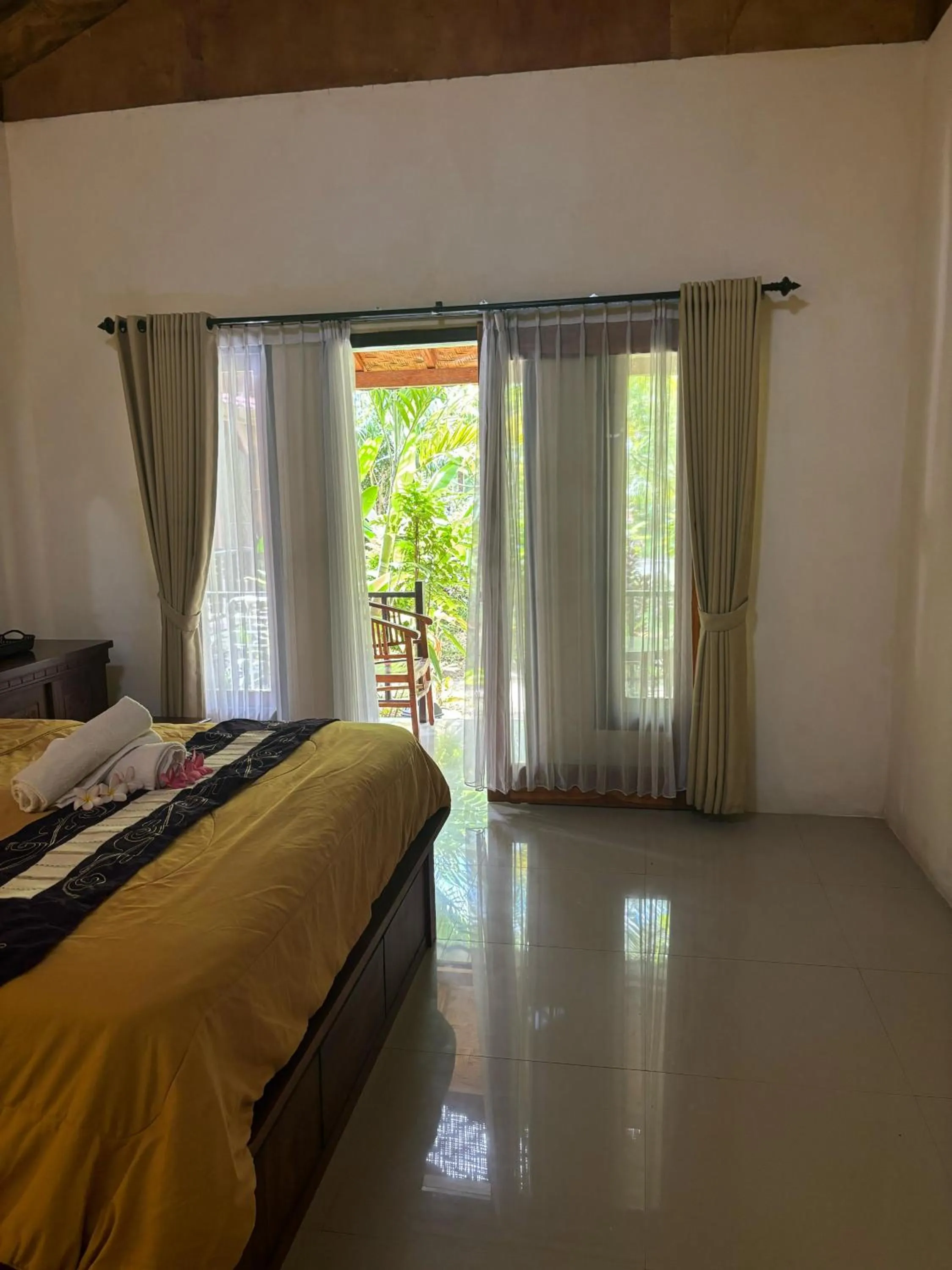 Bedroom, Bed in Kubu Artha Bungalow Nusa Penida