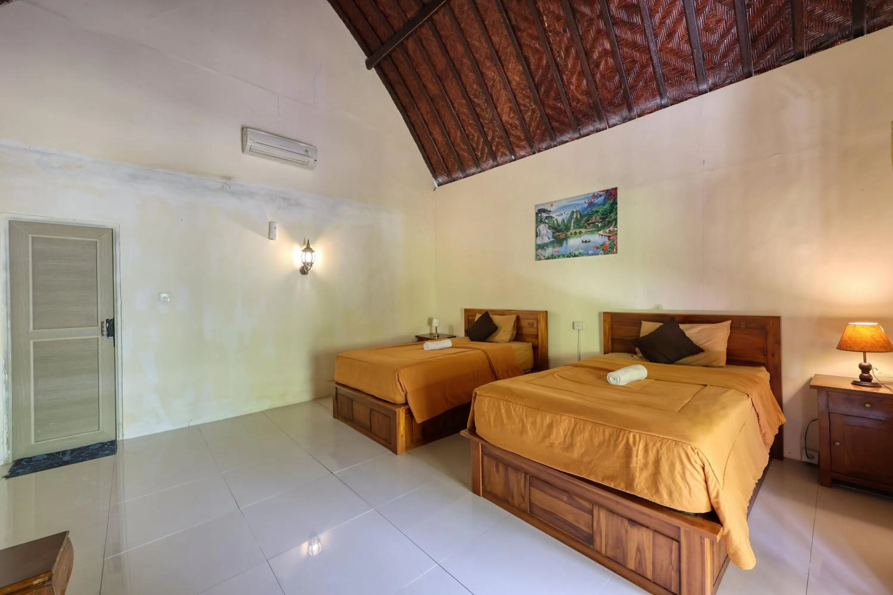Bed in Kubu Artha Bungalow Nusa Penida