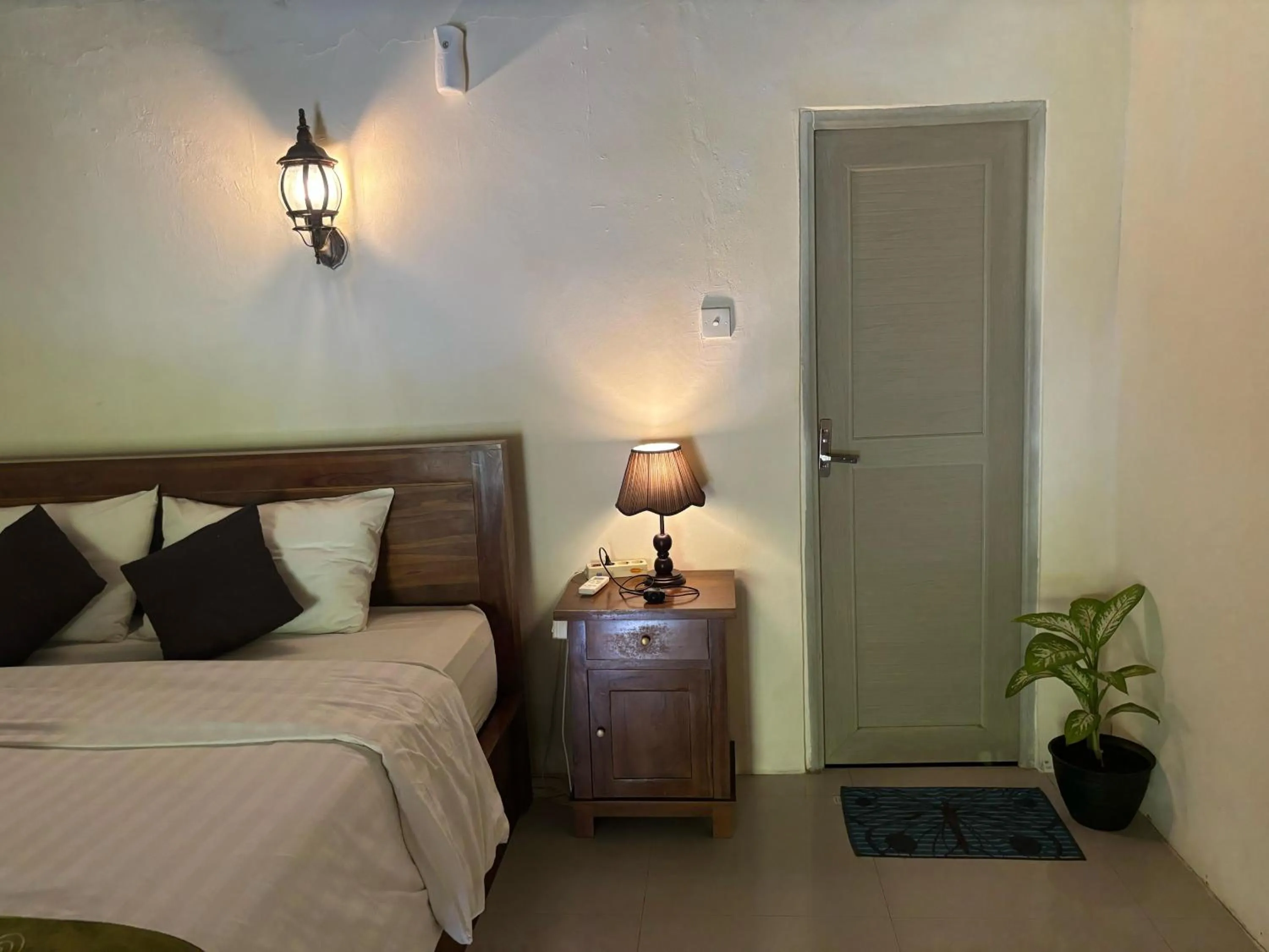 Bedroom, Bed in Kubu Artha Bungalow Nusa Penida