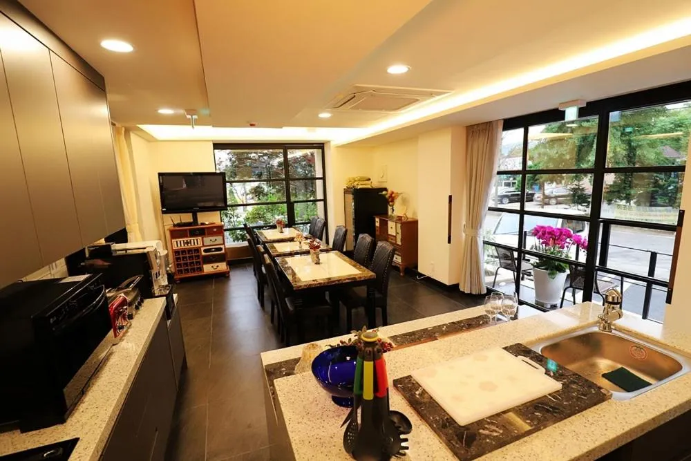 Communal kitchen in Namyangju Bukhangang dolcecasa hotel