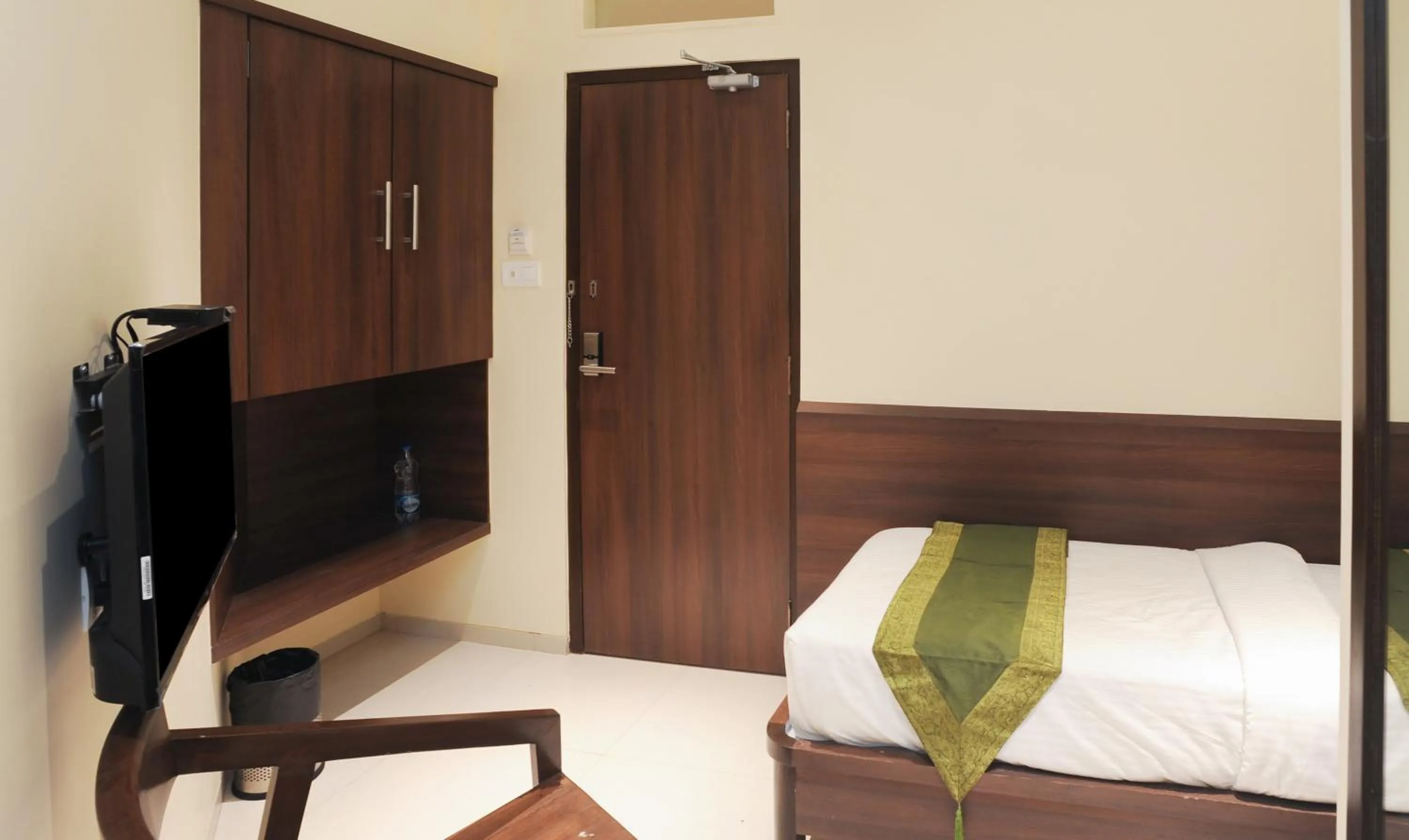 Bedroom, Bed in Treebo Balaji Residency, Kolhapur