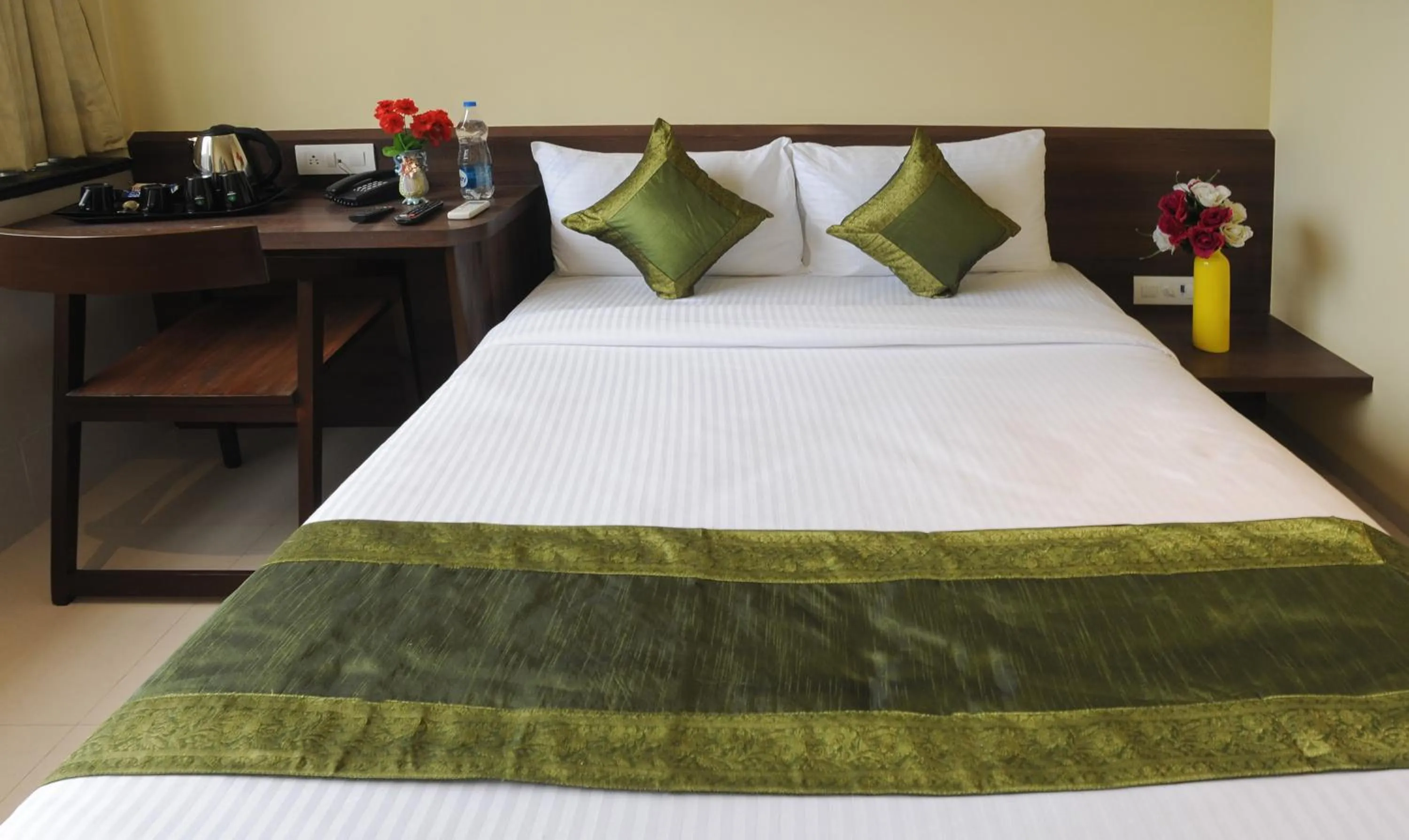 Bedroom, Bed in Treebo Balaji Residency, Kolhapur