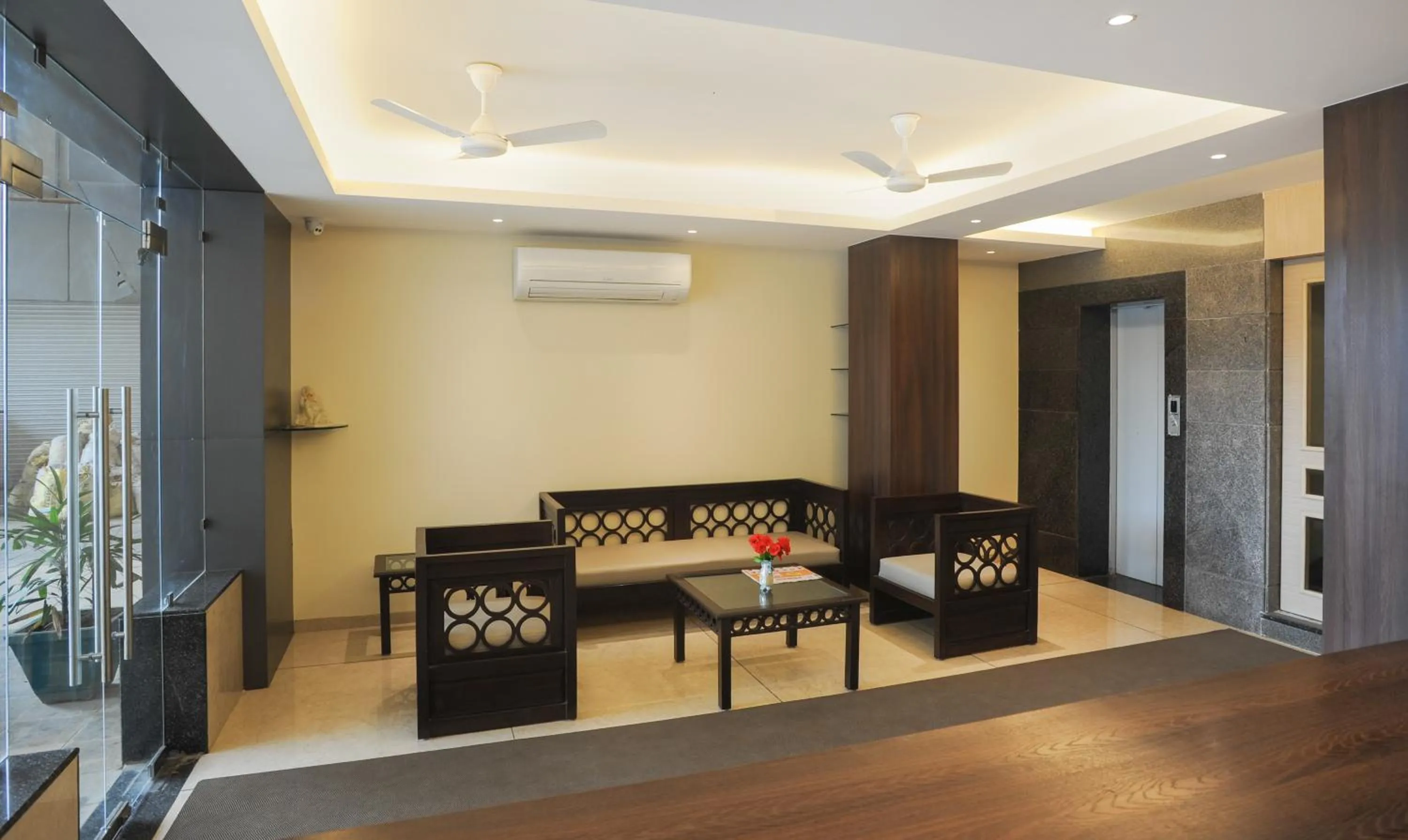 Seating area in Treebo Balaji Residency, Kolhapur