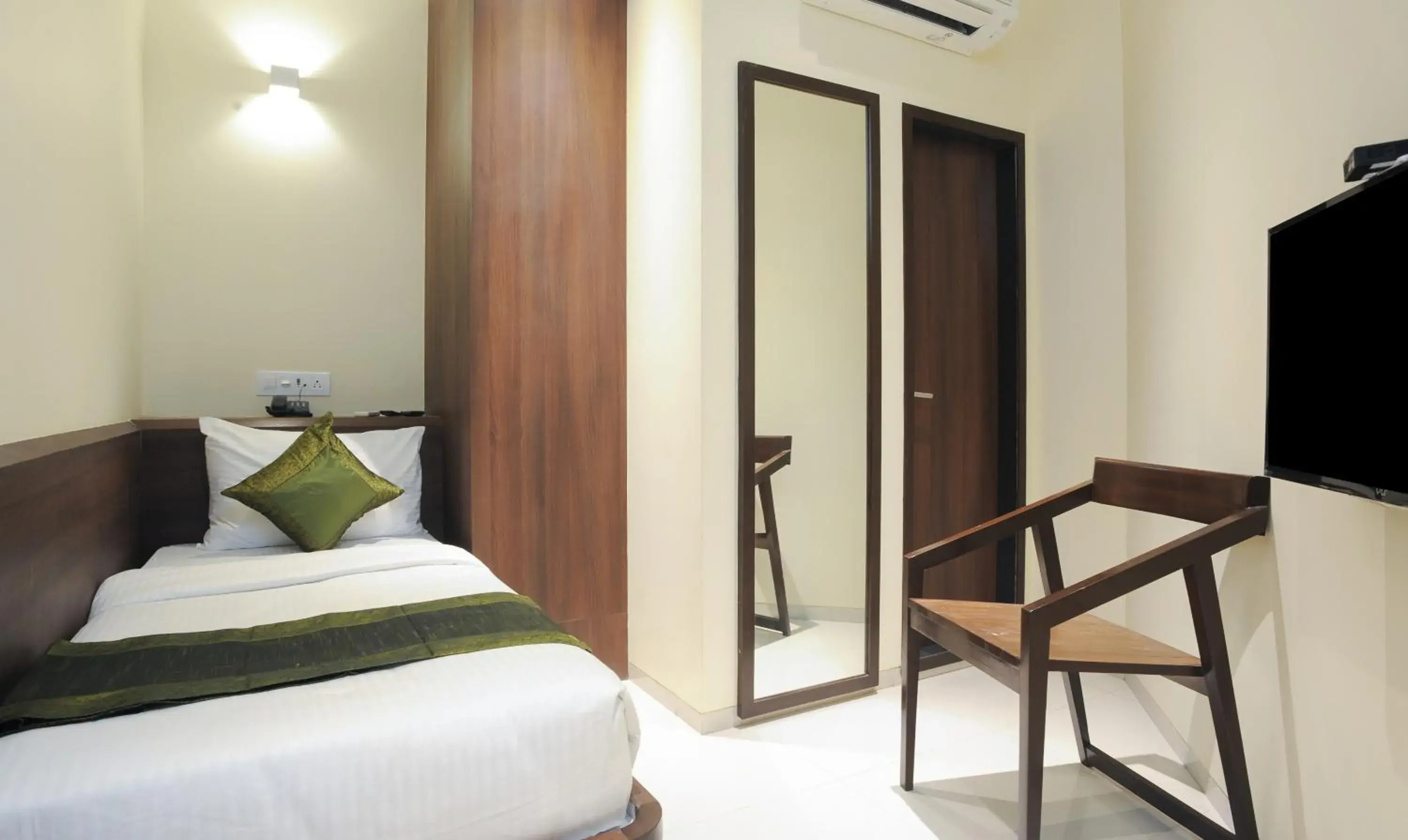 Economy Double Room - single occupancy in Treebo Balaji Residency Economy Double Room - single occupancy in Treebo Balaji Residency