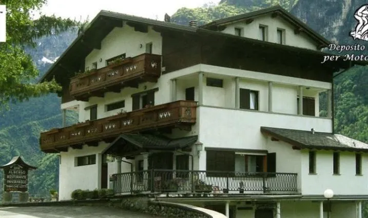 Facade/entrance in albergo panoramico