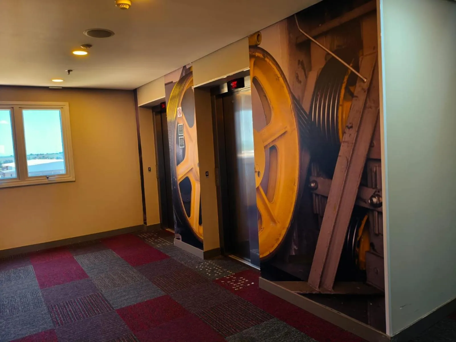 elevator in ibis Tatui