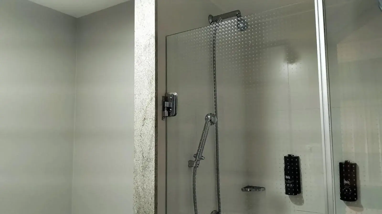 Shower in ibis Tatui Shower in ibis Tatui