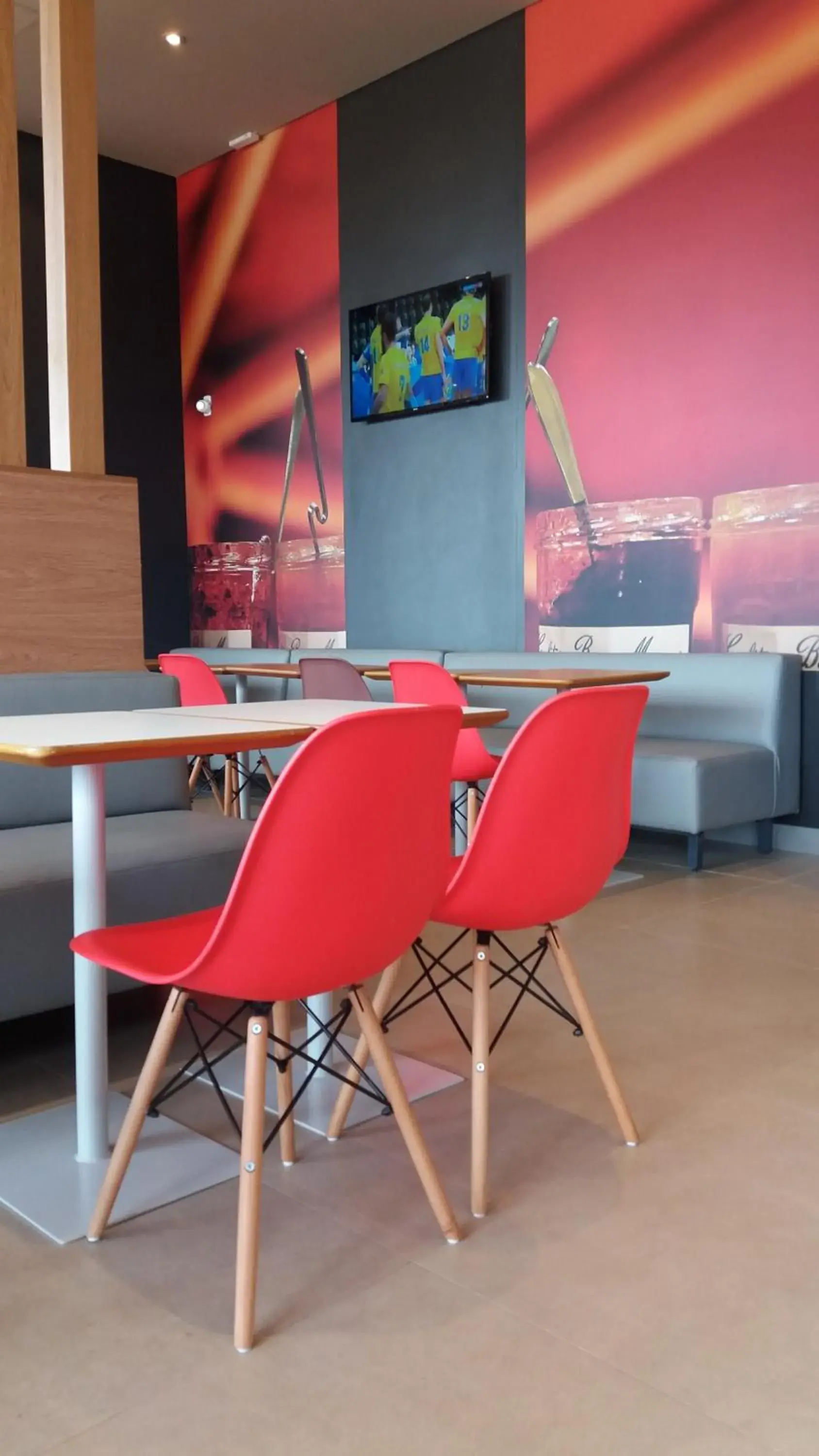 Restaurant/places to eat in Hotel Ibis Tatui Restaurant/places to eat in Hotel Ibis Tatui