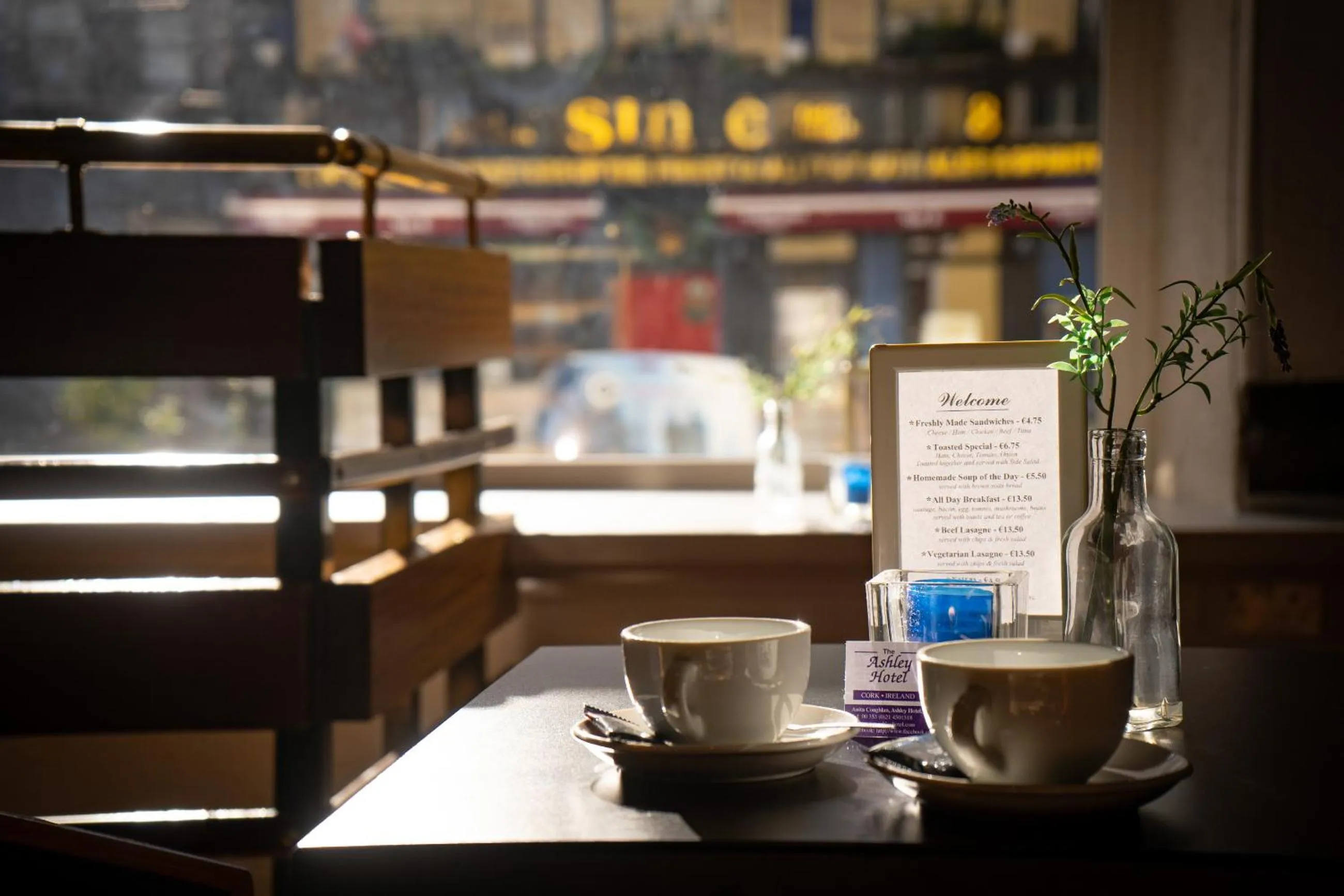 Restaurant/places to eat in Ashley Hotel