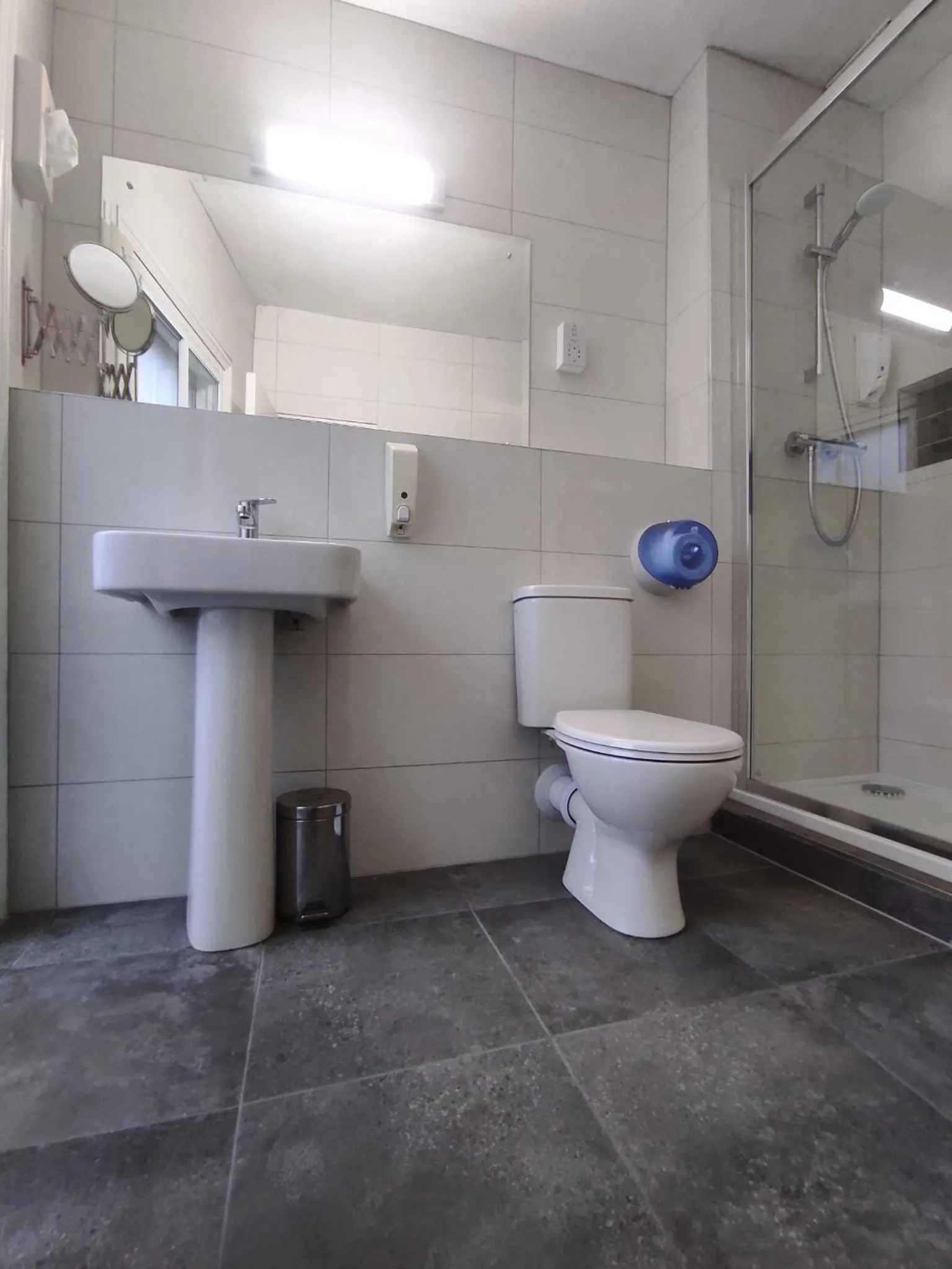 Shower in Ashley Hotel