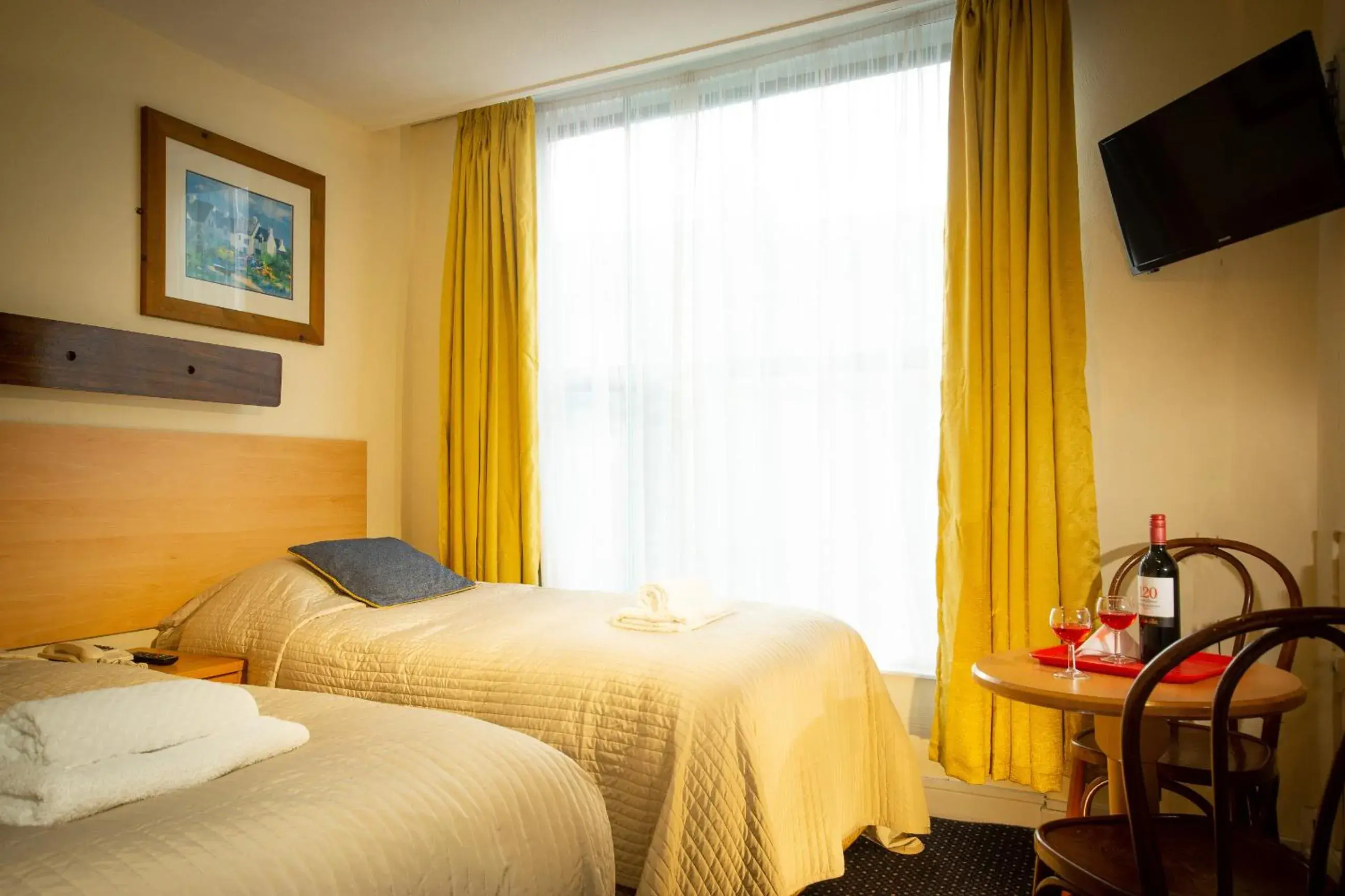 Shower, Bed in Ashley Hotel Shower, Bed in Ashley Hotel