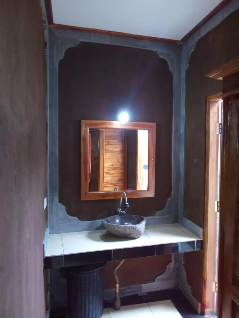 Bathroom in Eliska Sari Bungalows Sumberkima