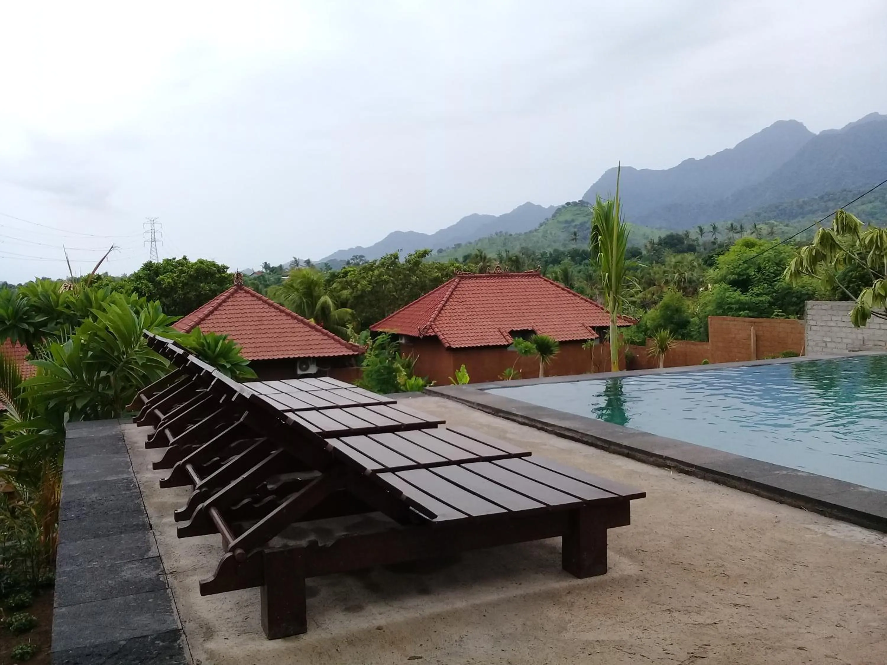 Swimming pool in Eliska Sari Bungalows Sumberkima