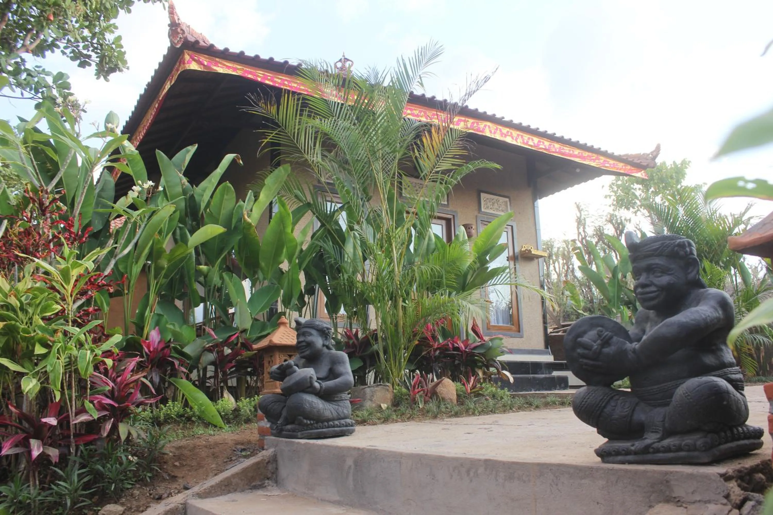 Garden in Eliska Sari Bungalows Sumberkima