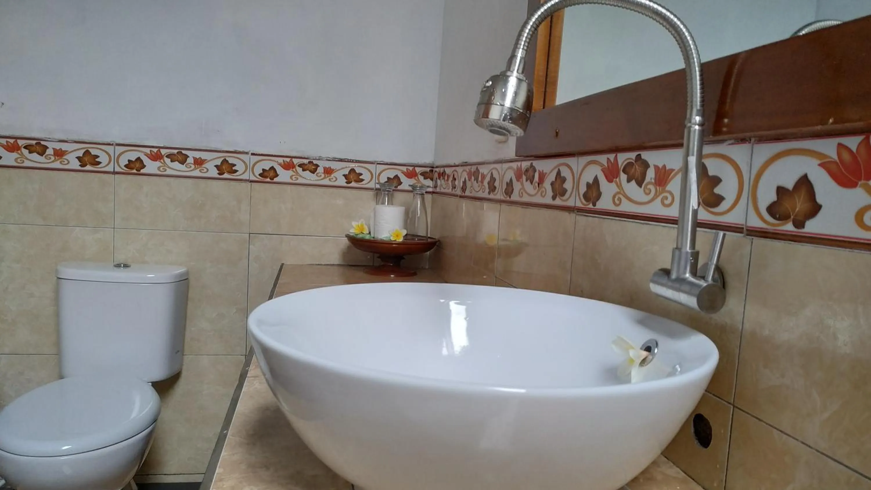 Bathroom in Eliska Sari Bungalows Sumberkima