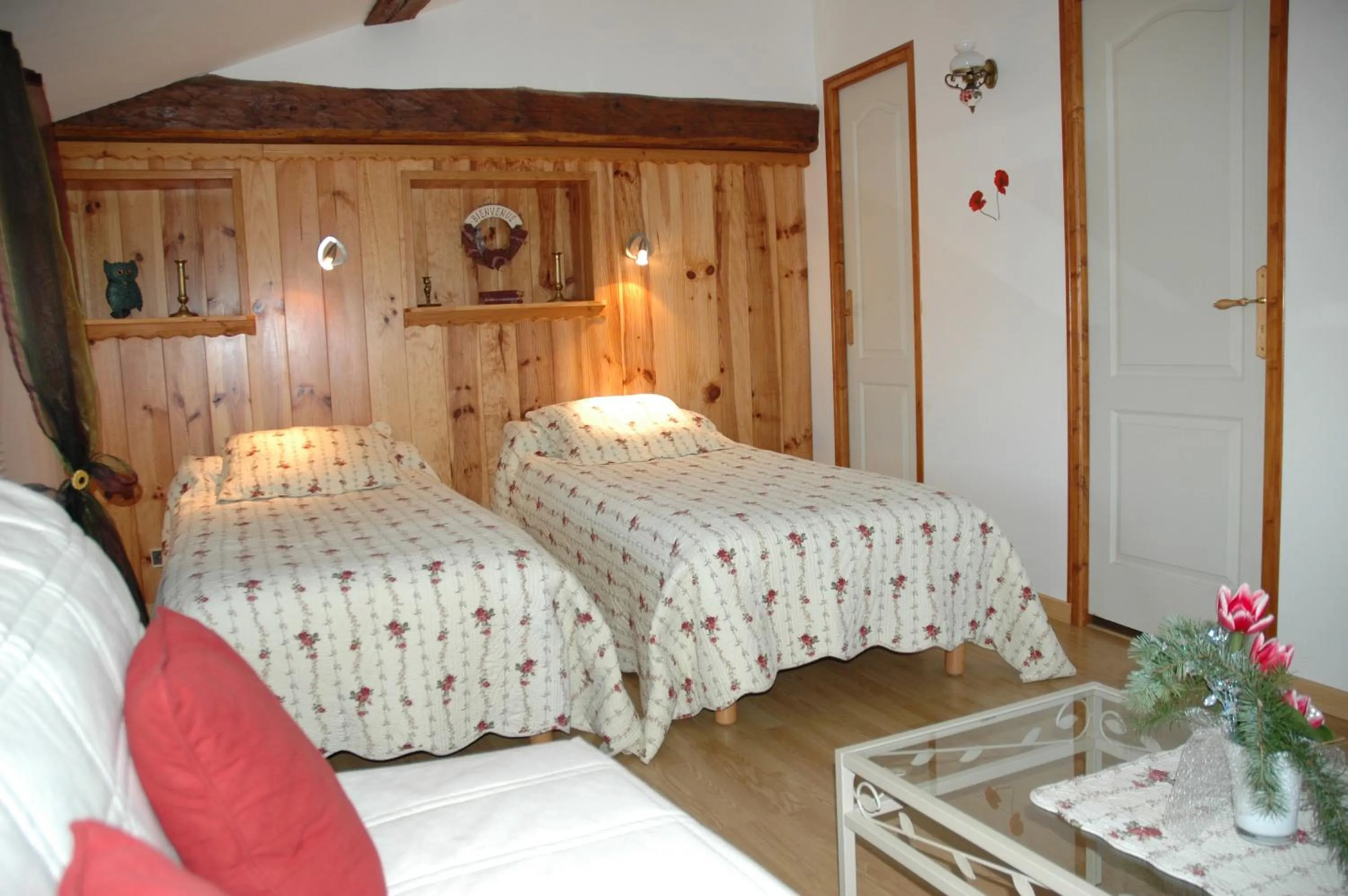 Bedroom, Bed in Chambres d'hôtes La Hulotte 69