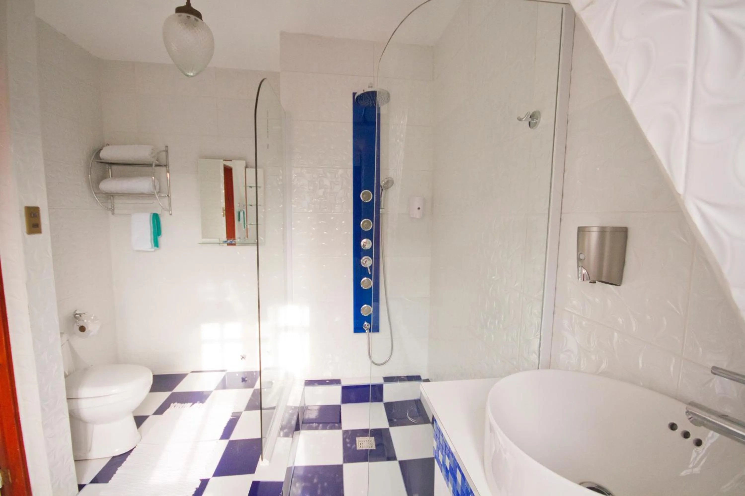 Bathroom in Hotel Brighton