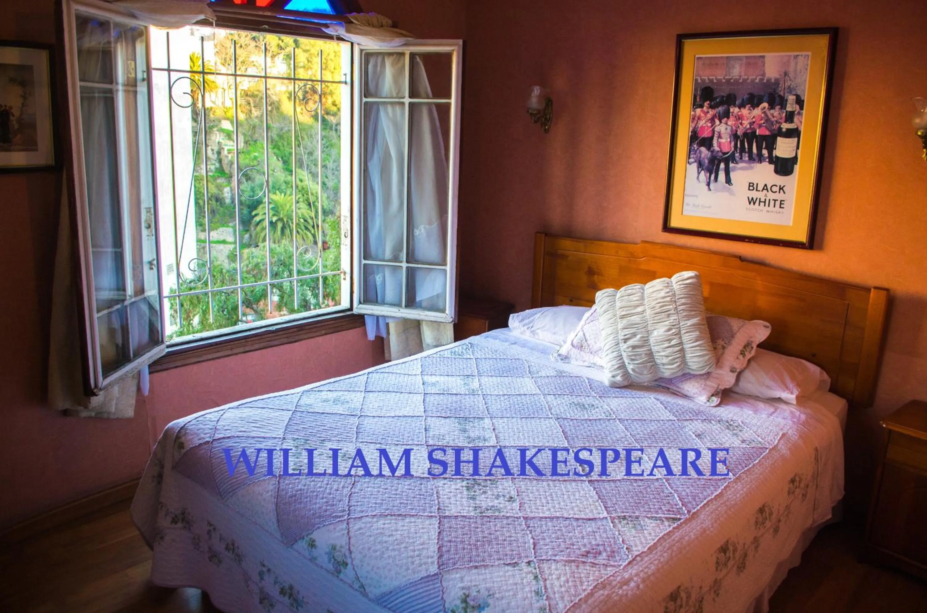 Bed in Hotel Brighton