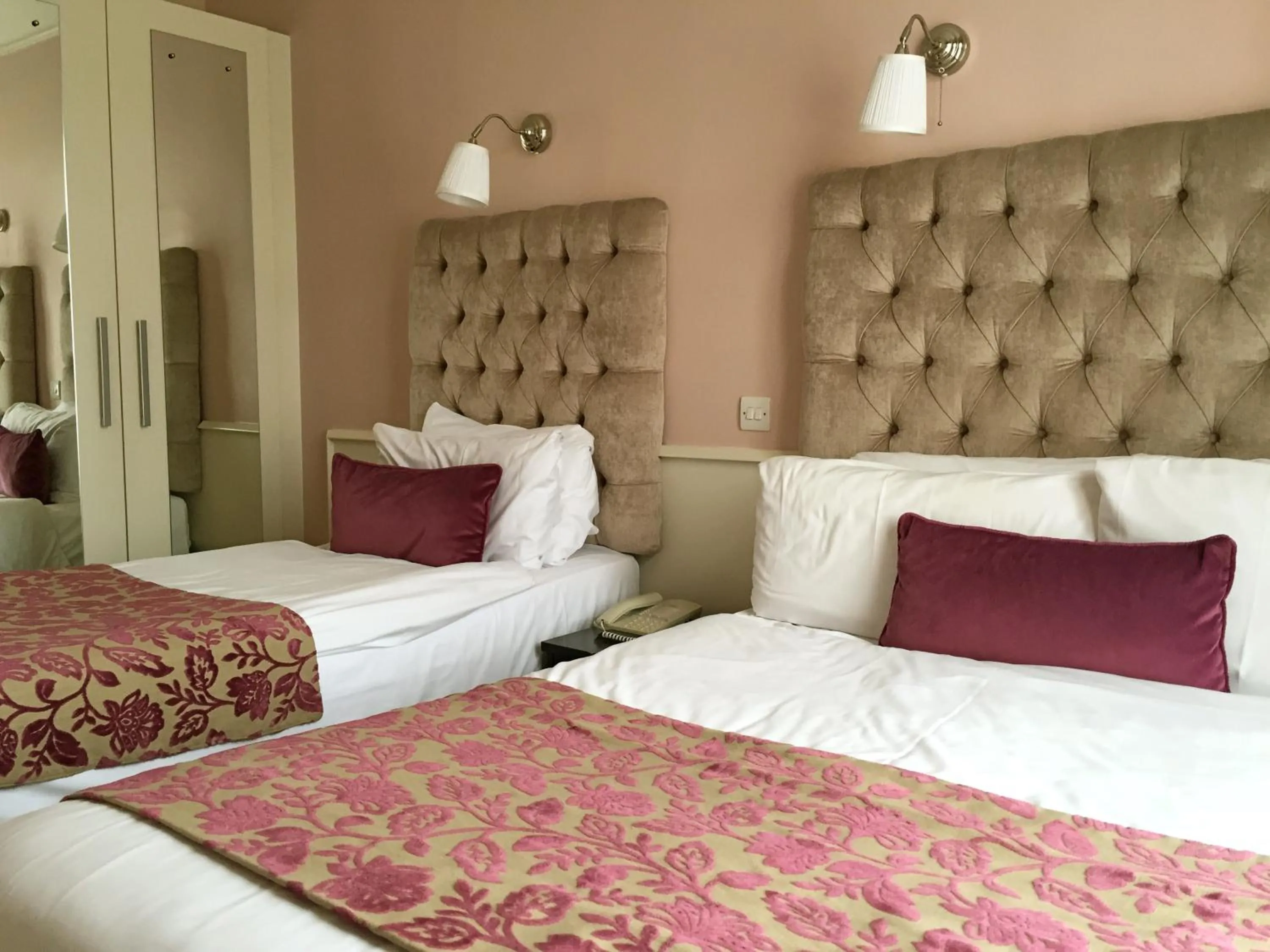 Bed in Maples House Hotel