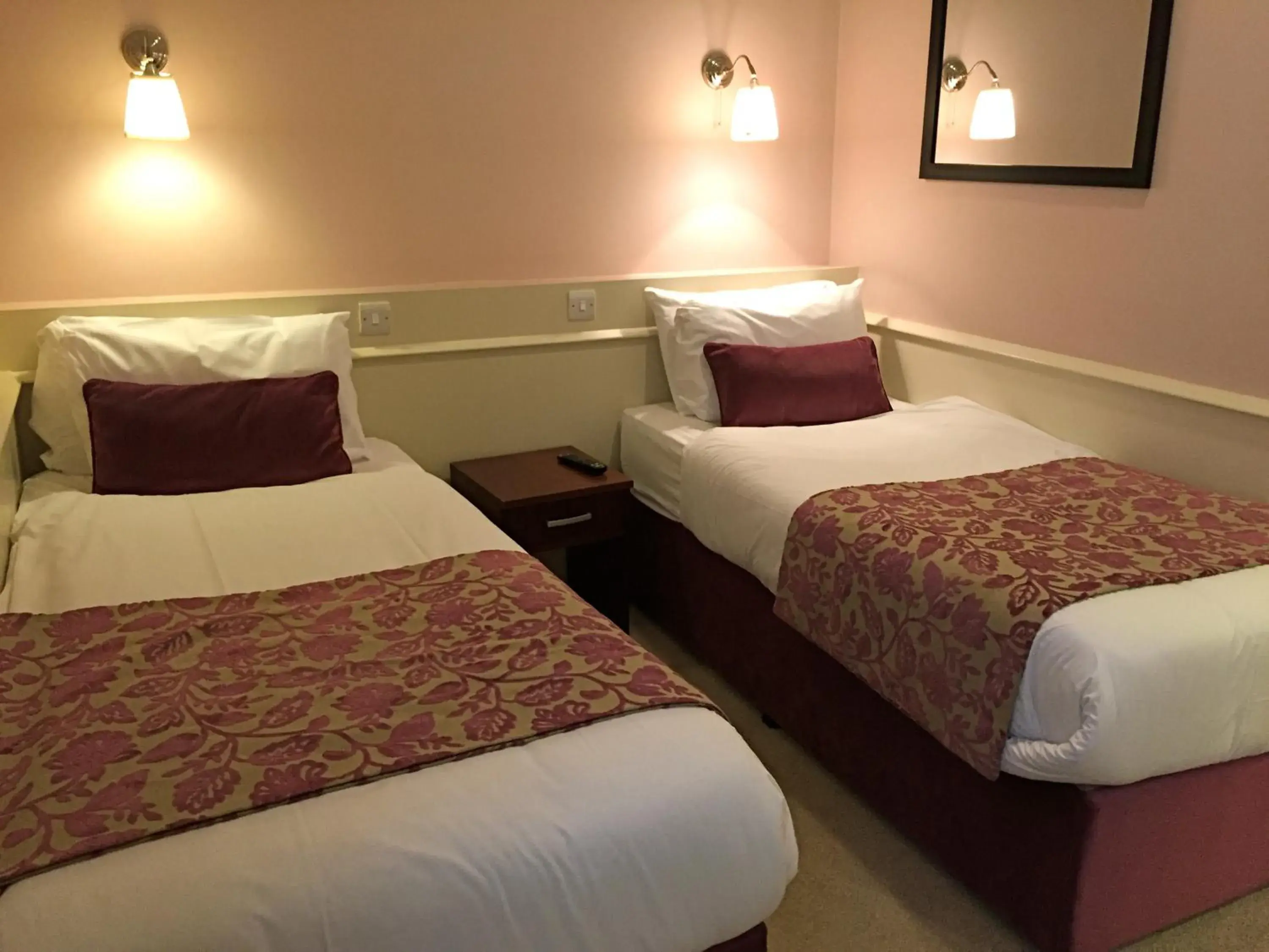 Twin Room in Maples House Hotel Twin Room in Maples House Hotel