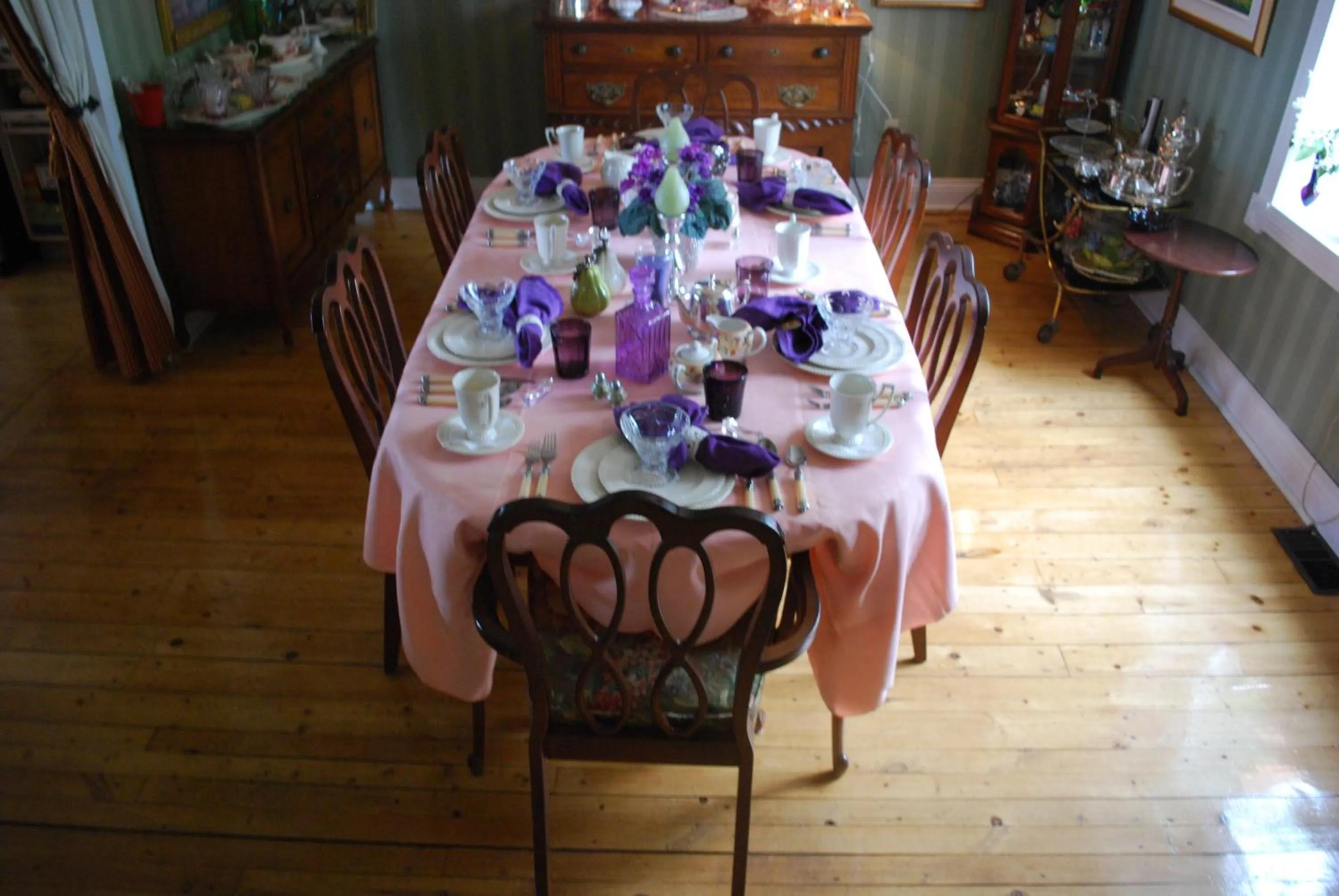 Restaurant/places to eat in Maison Victoria