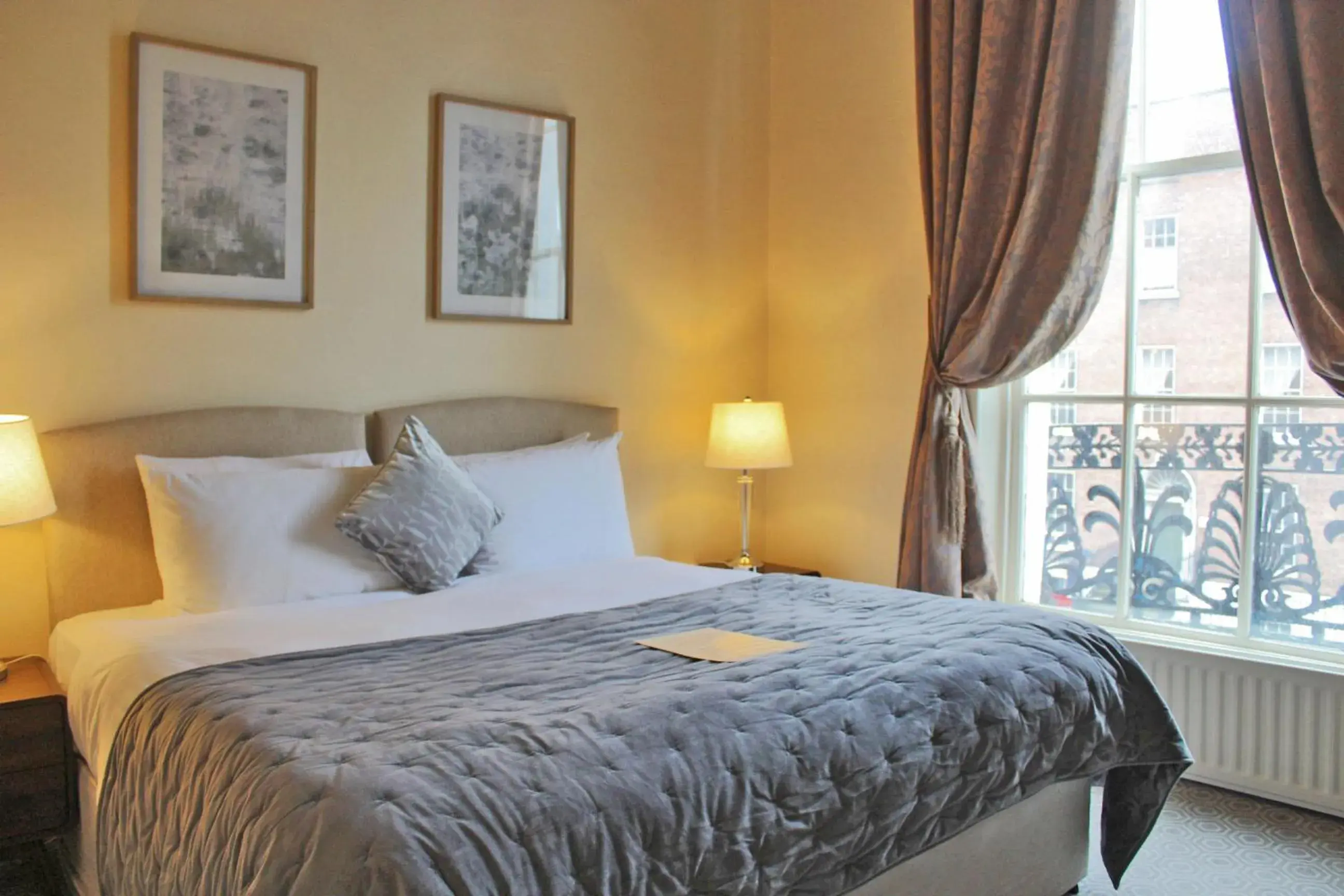 Double Room in Fitzwilliam Townhouse Double Room in Fitzwilliam Townhouse