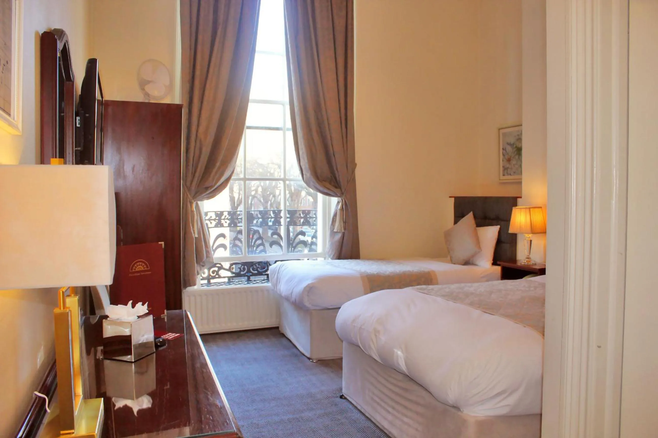 Bedroom, Bed in Fitzwilliam Townhouse