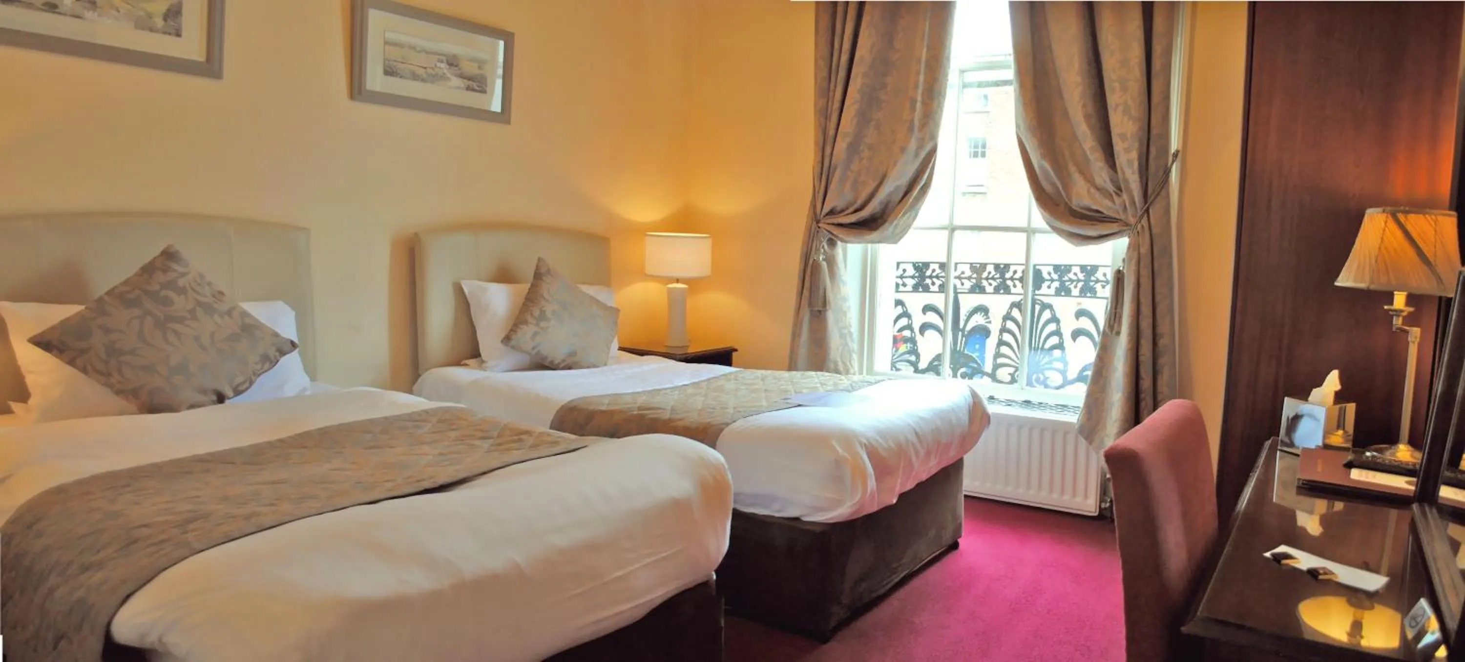 Bedroom, Bed in Fitzwilliam Townhouse