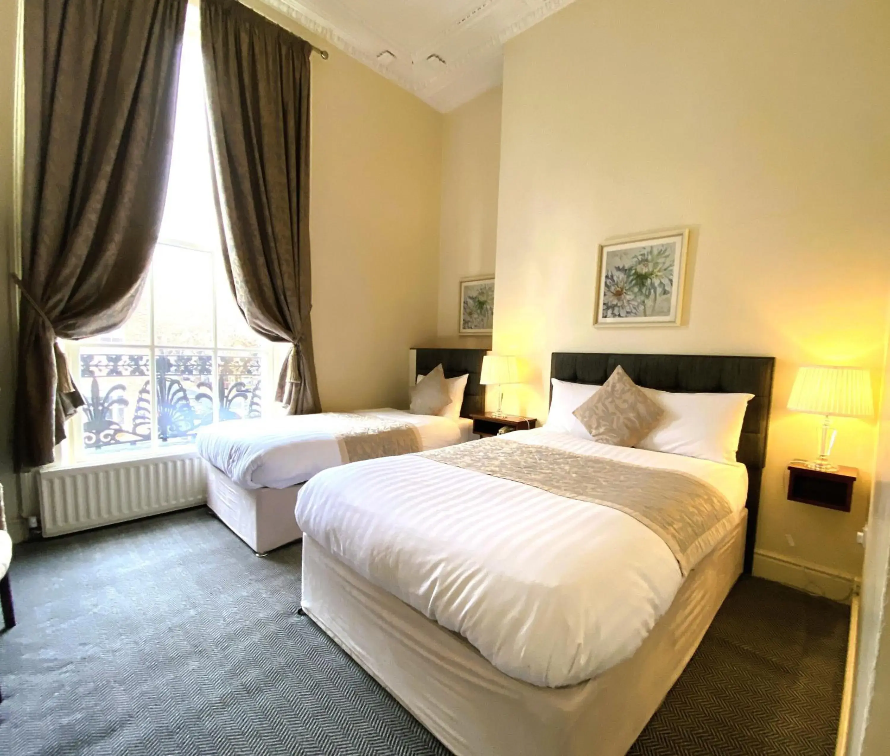 Twin Room in Fitzwilliam Townhouse Twin Room in Fitzwilliam Townhouse